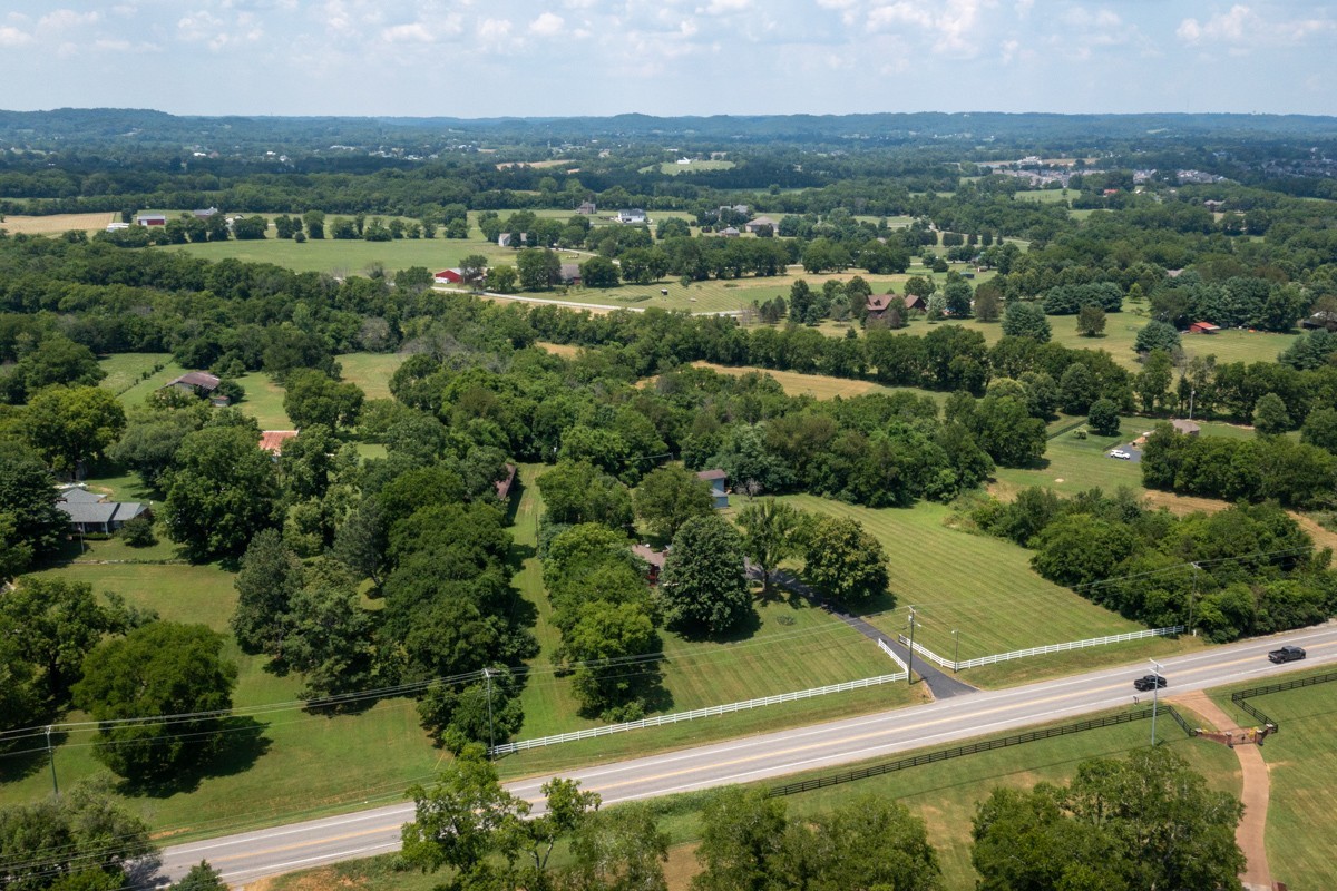1386 Long Hollow Pike Property Photo 37