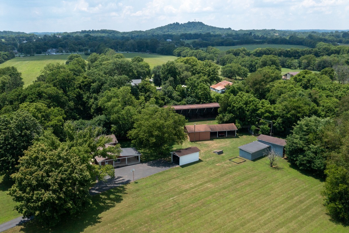 1386 Long Hollow Pike Property Photo 43