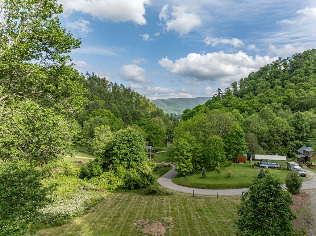 1000 Mining Town Rd Property Photo 7