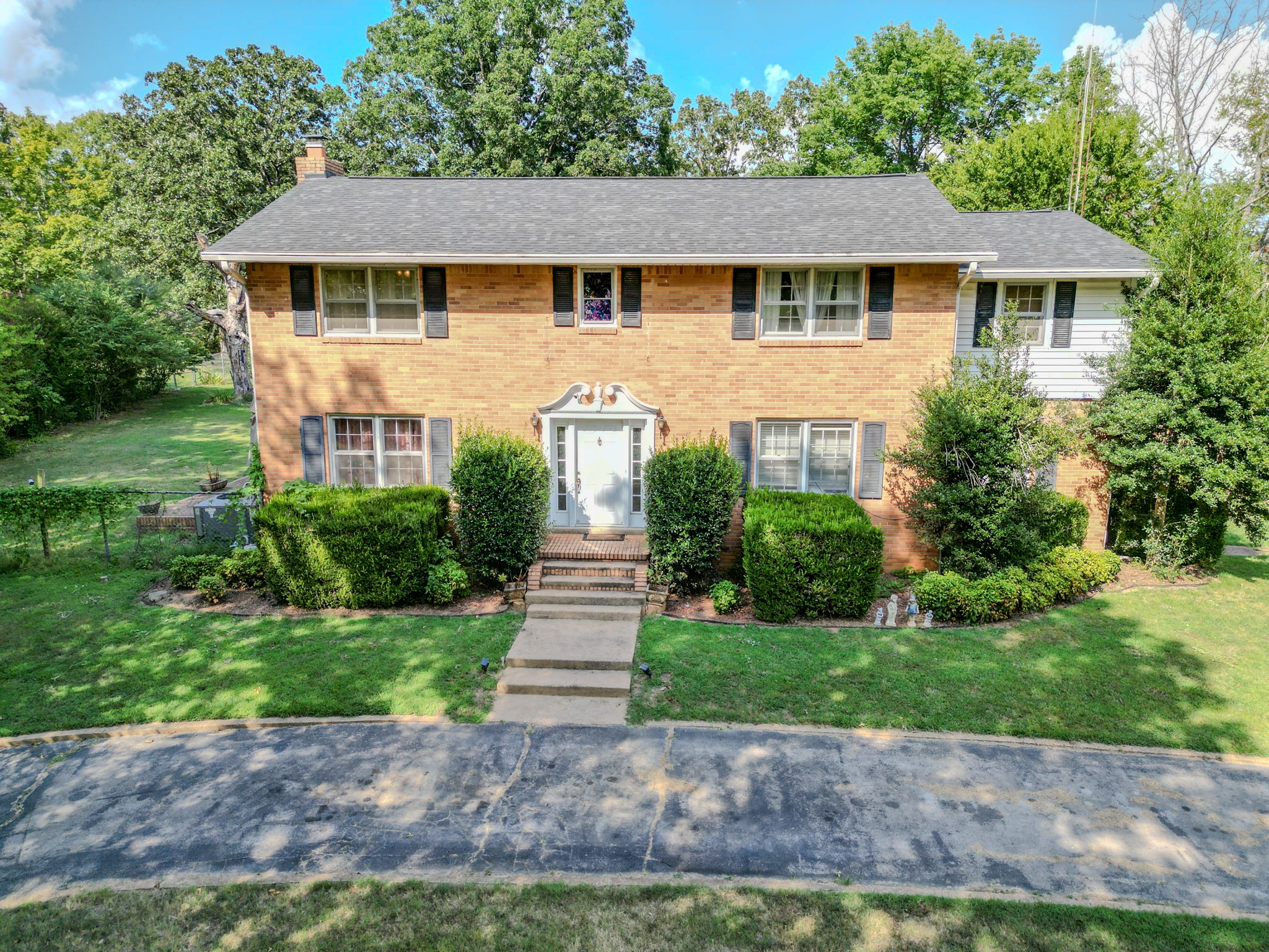 1219 Woodland Dr Property Photo 1