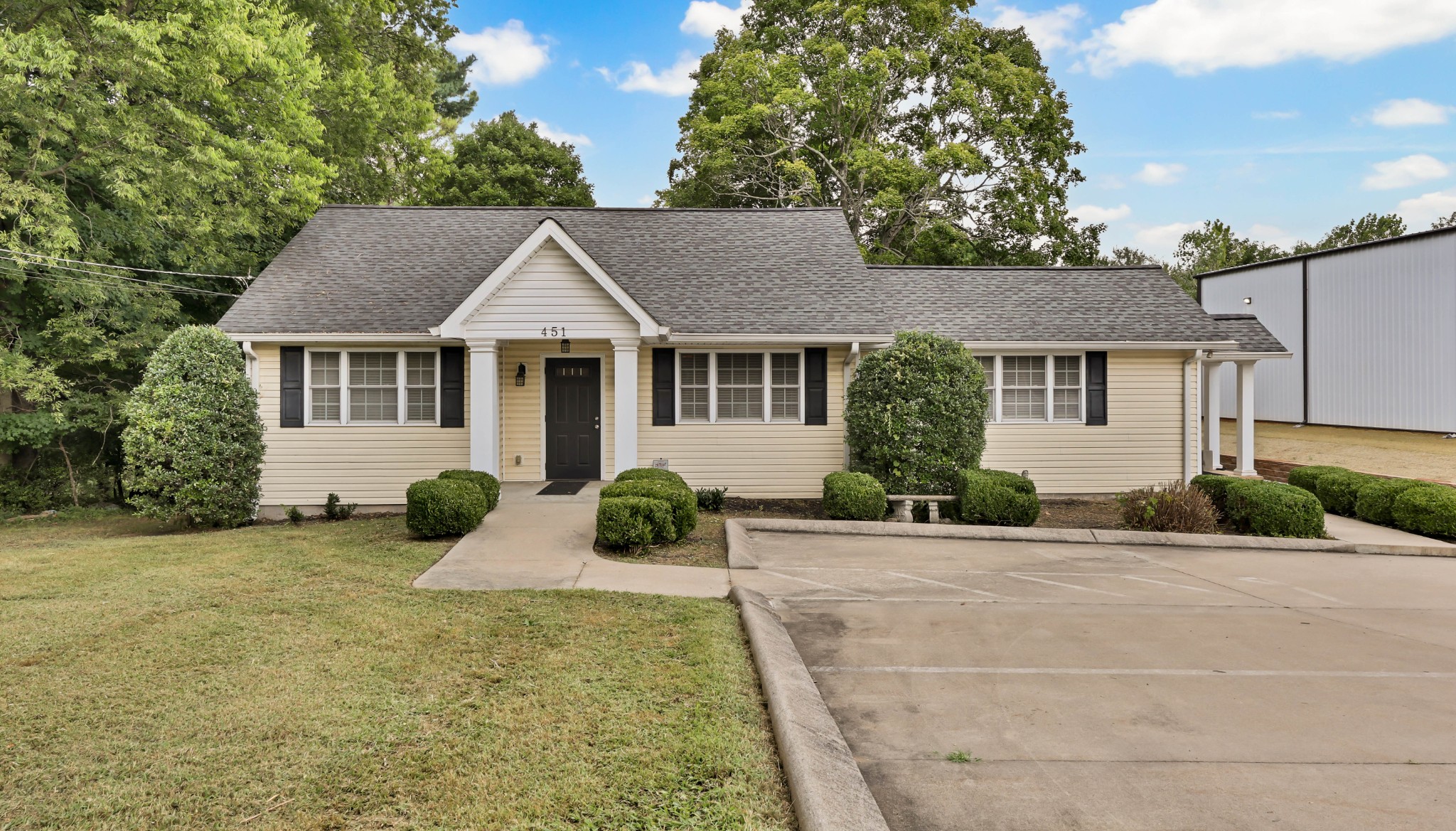 451 Rossview Rd Property Photo 1