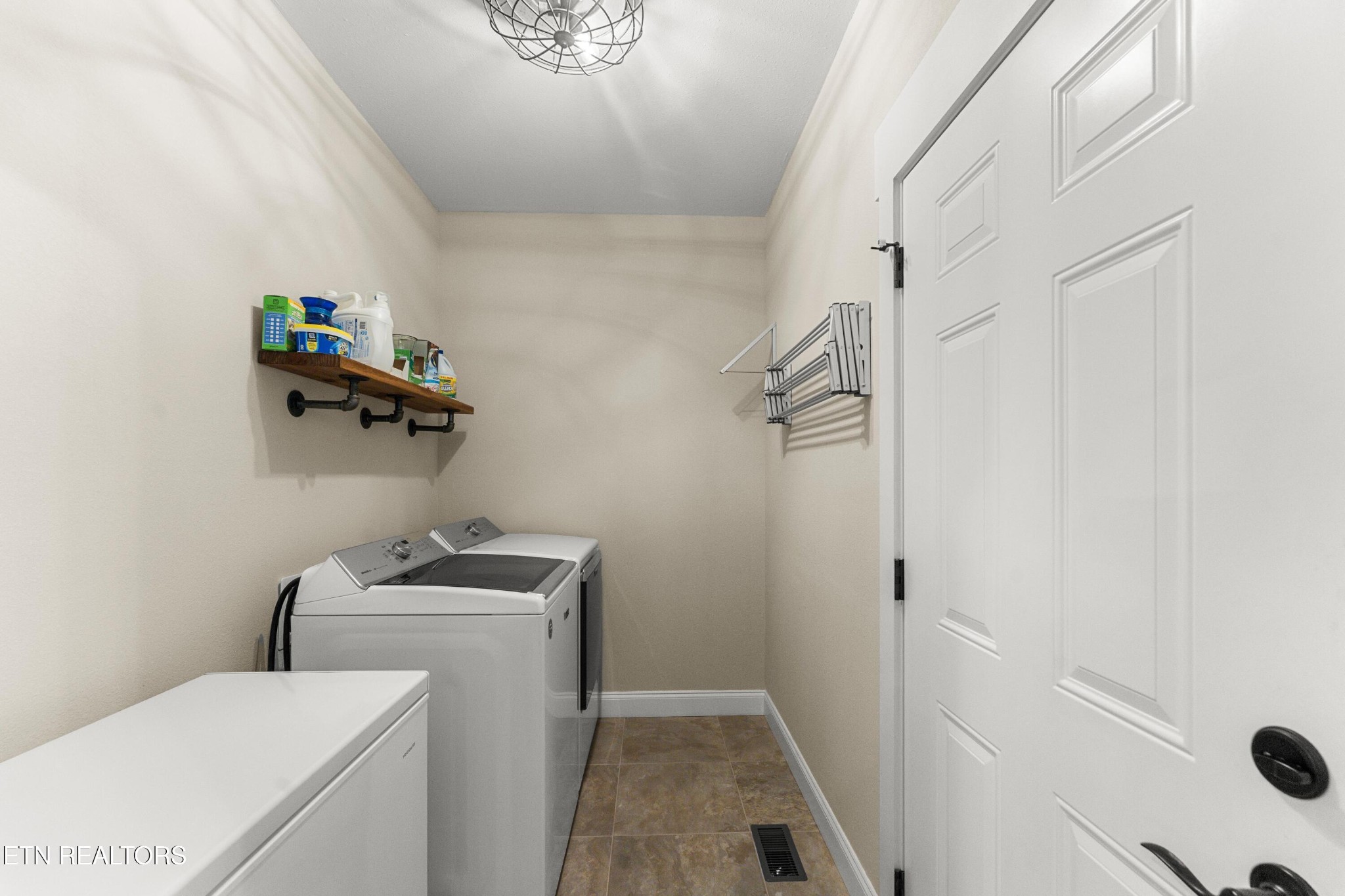 14 Renwick Drive Property Photo 6