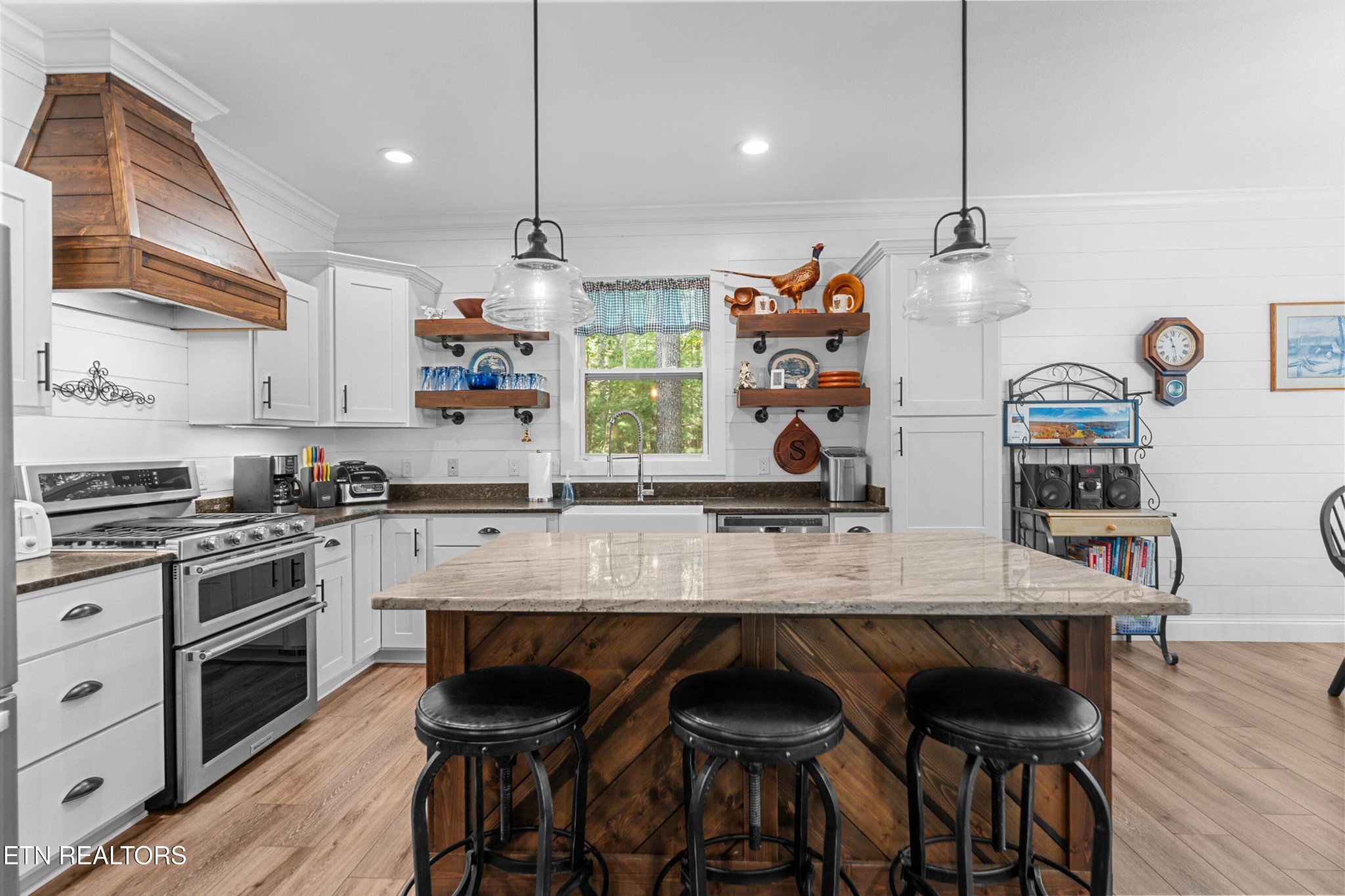 14 Renwick Drive Property Photo 12