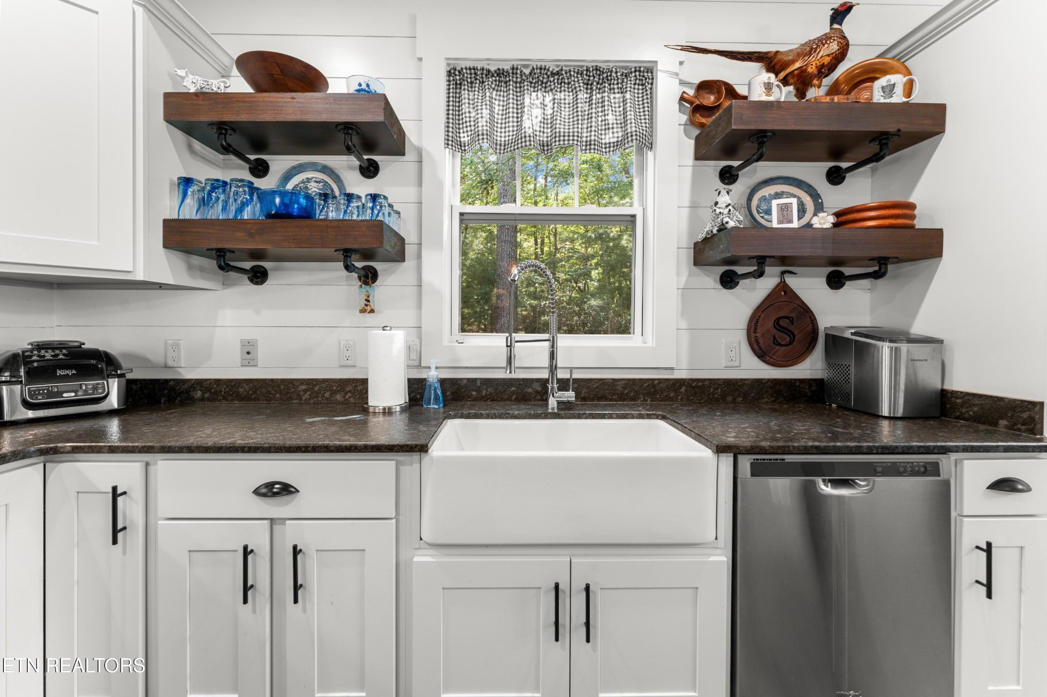 14 Renwick Drive Property Photo 14