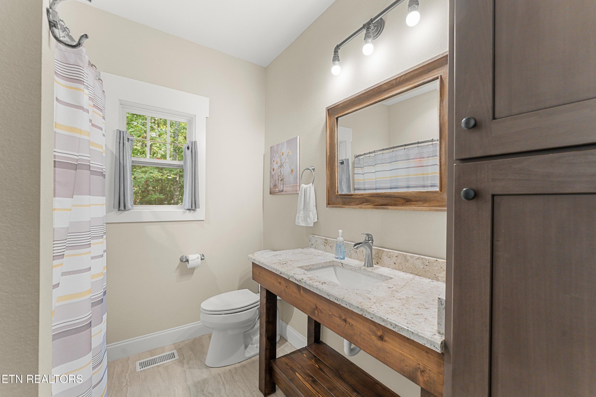 14 Renwick Drive Property Photo 31