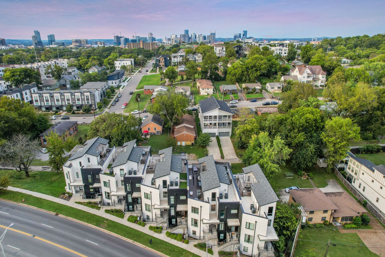 1020 Wedgewood Ave Property Photo 1