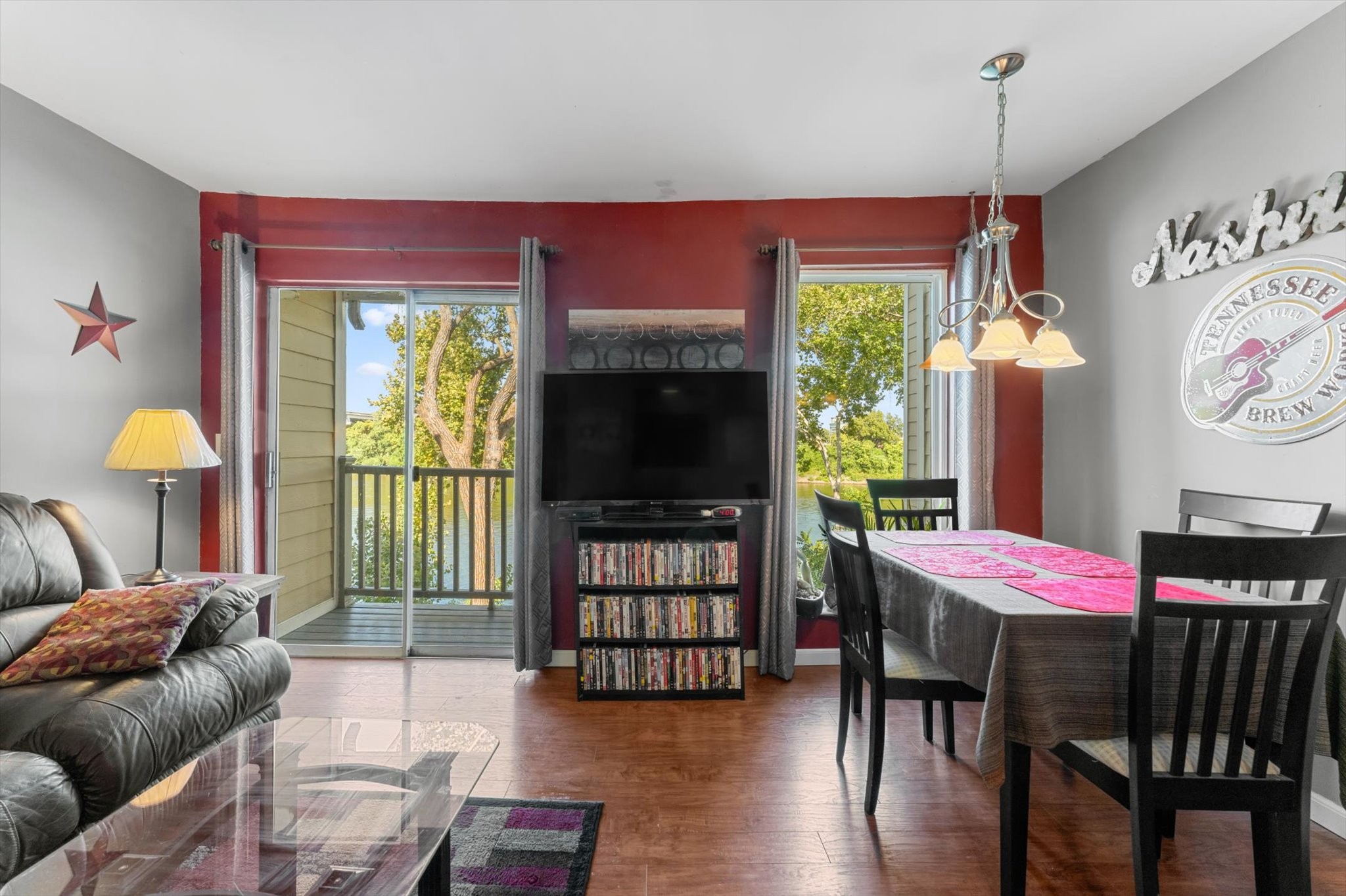 936 1st Ave, N Property Photo 4