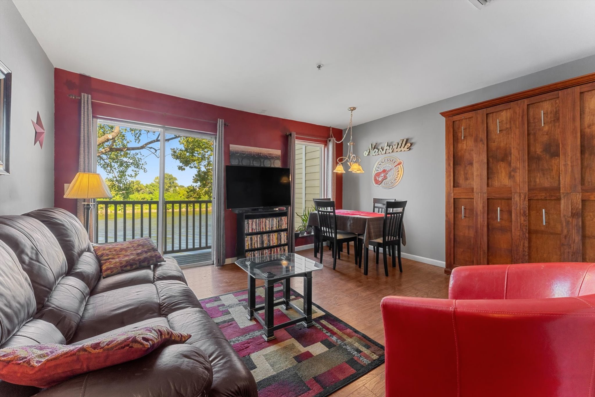 936 1st Ave, N Property Photo 5