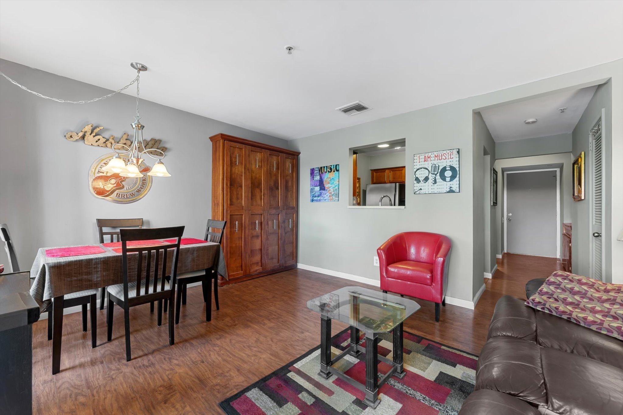 936 1st Ave, N Property Photo 8