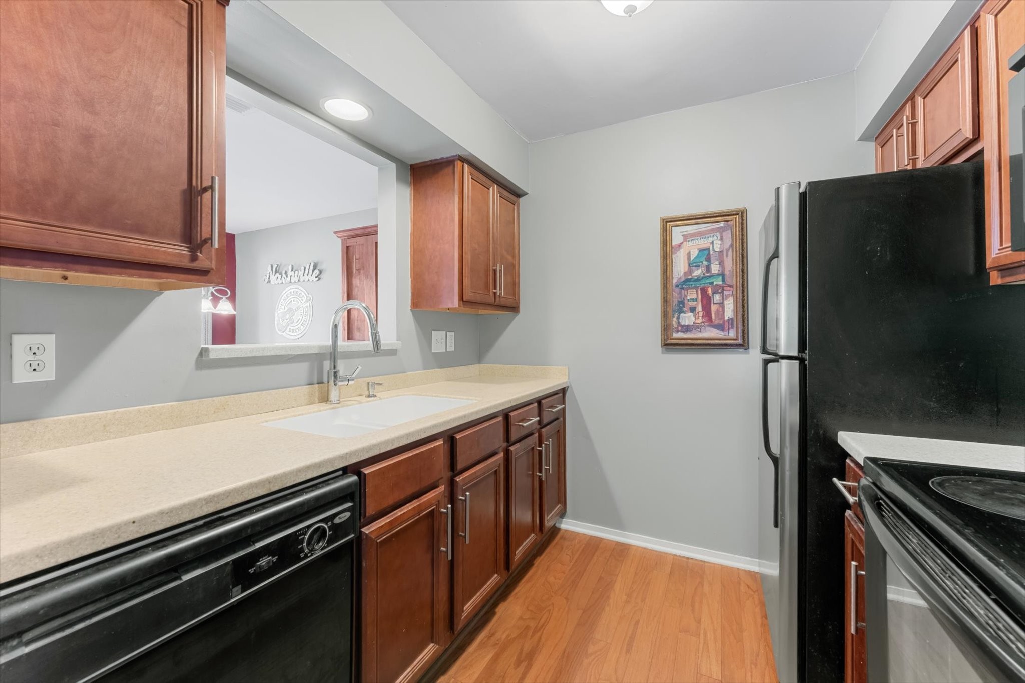 936 1st Ave, N Property Photo 11