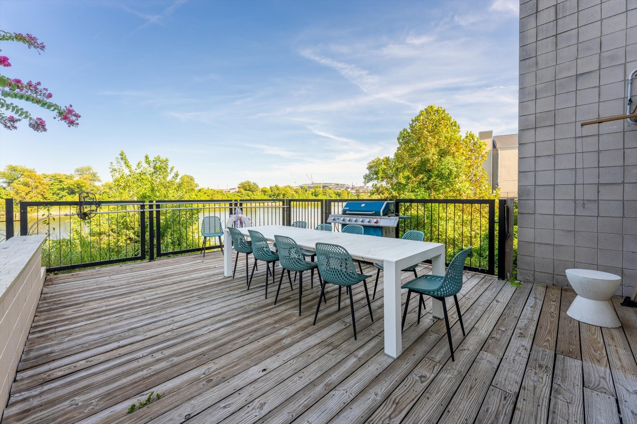 936 1st Ave, N Property Photo 24