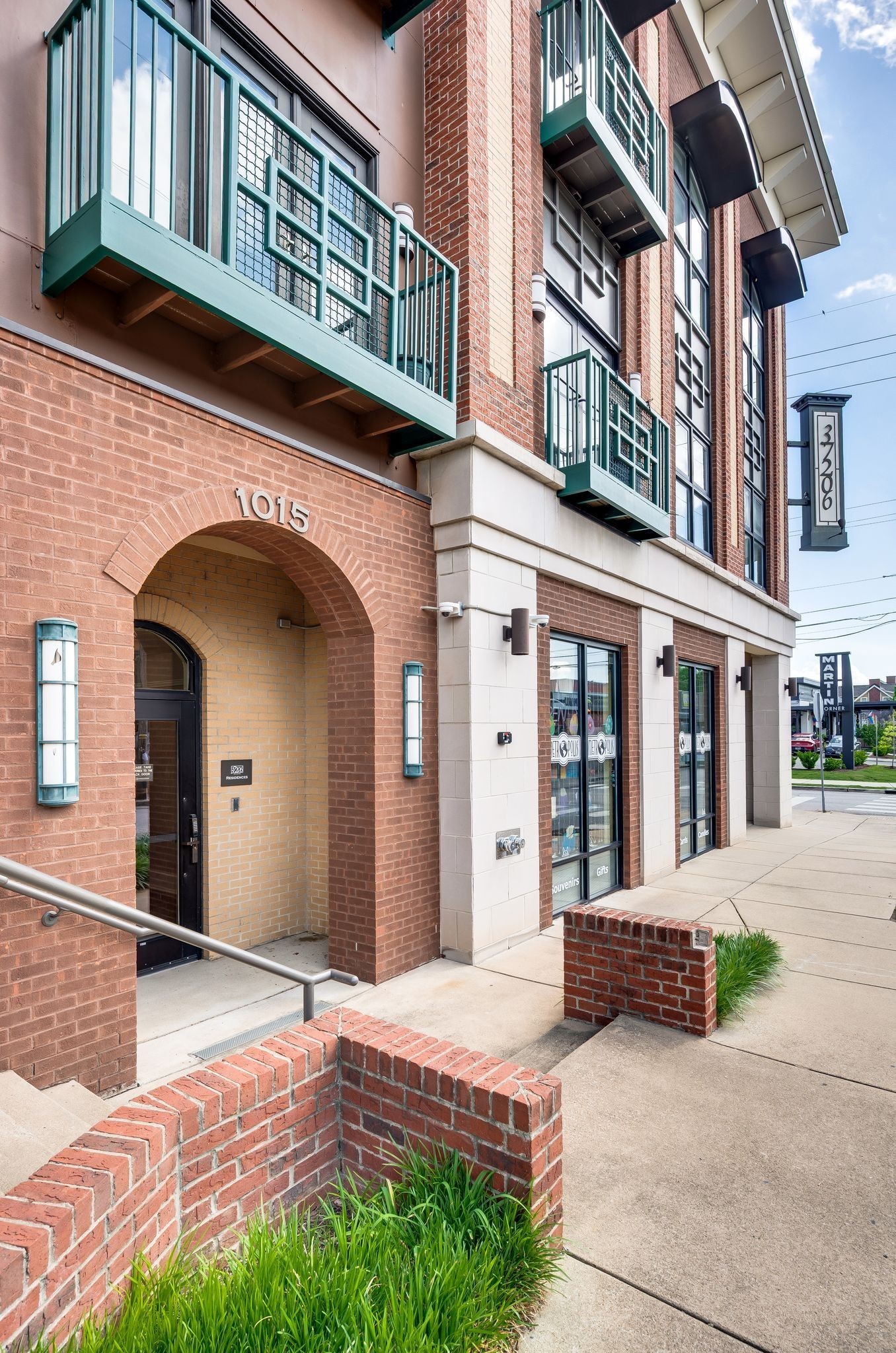 1015 Fatherland St Property Photo 3