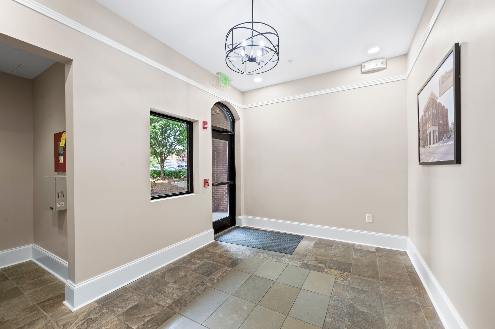 1015 Fatherland St Property Photo 6