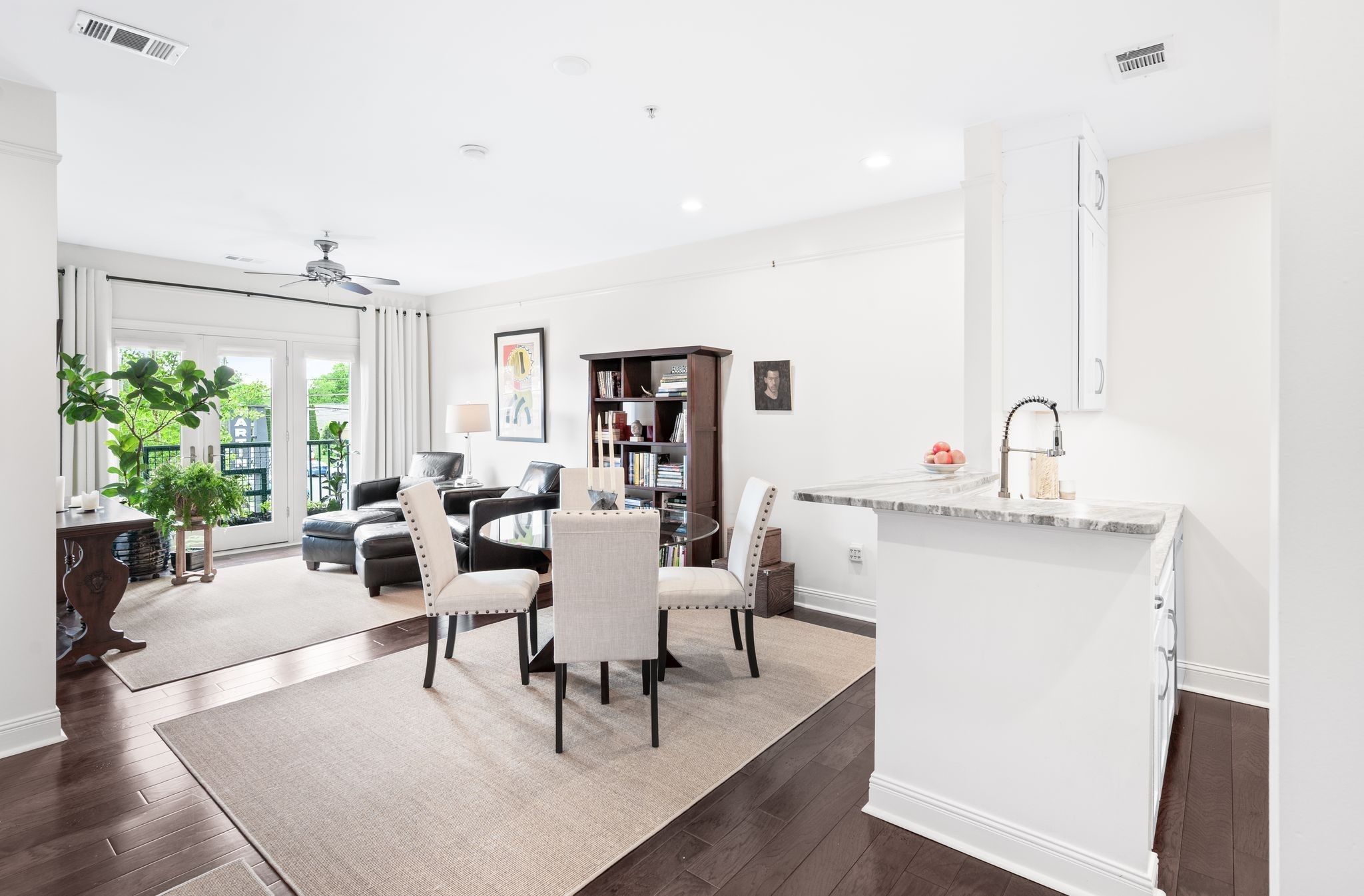 1015 Fatherland St Property Photo 14