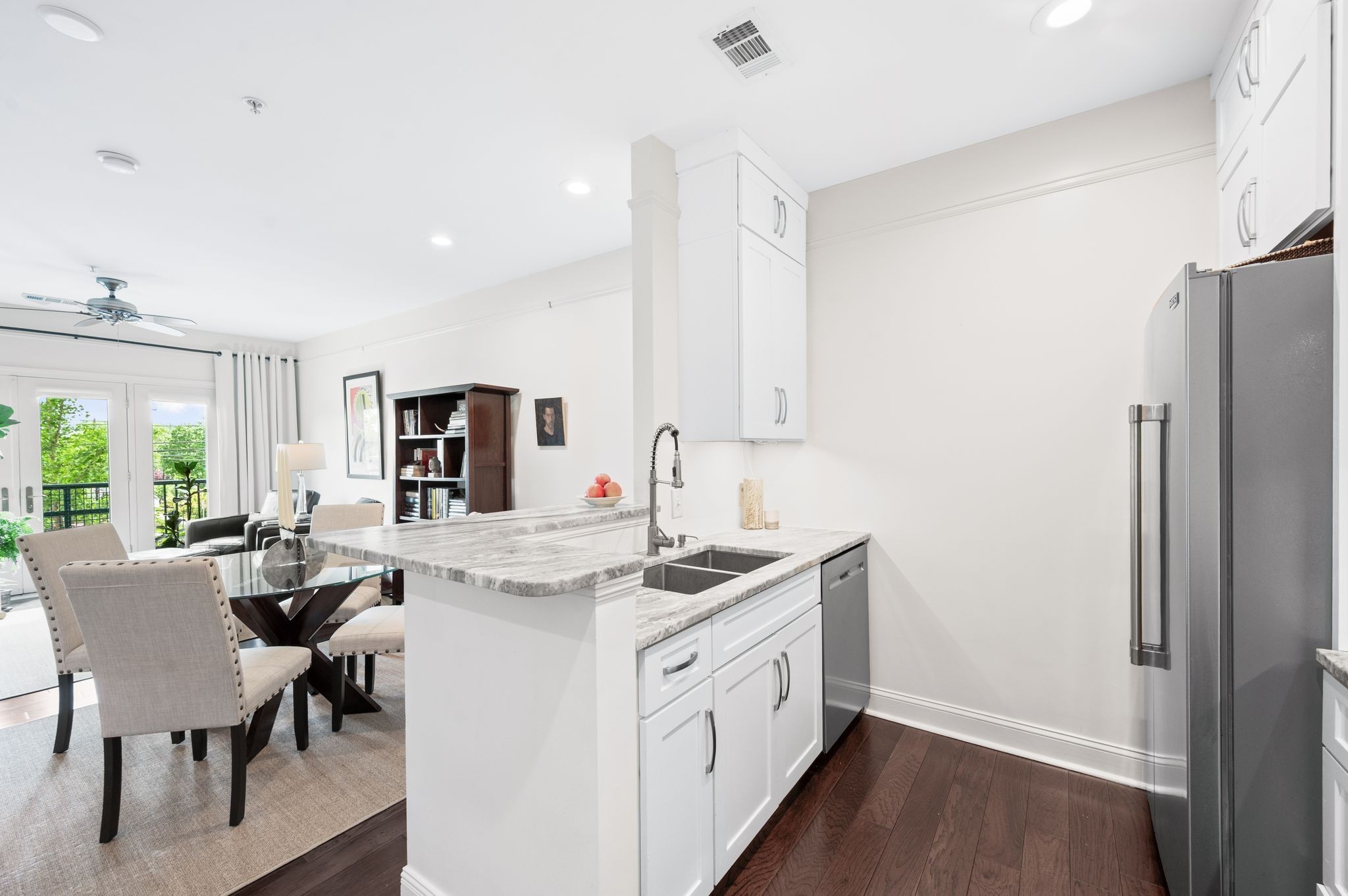 1015 Fatherland St Property Photo 27