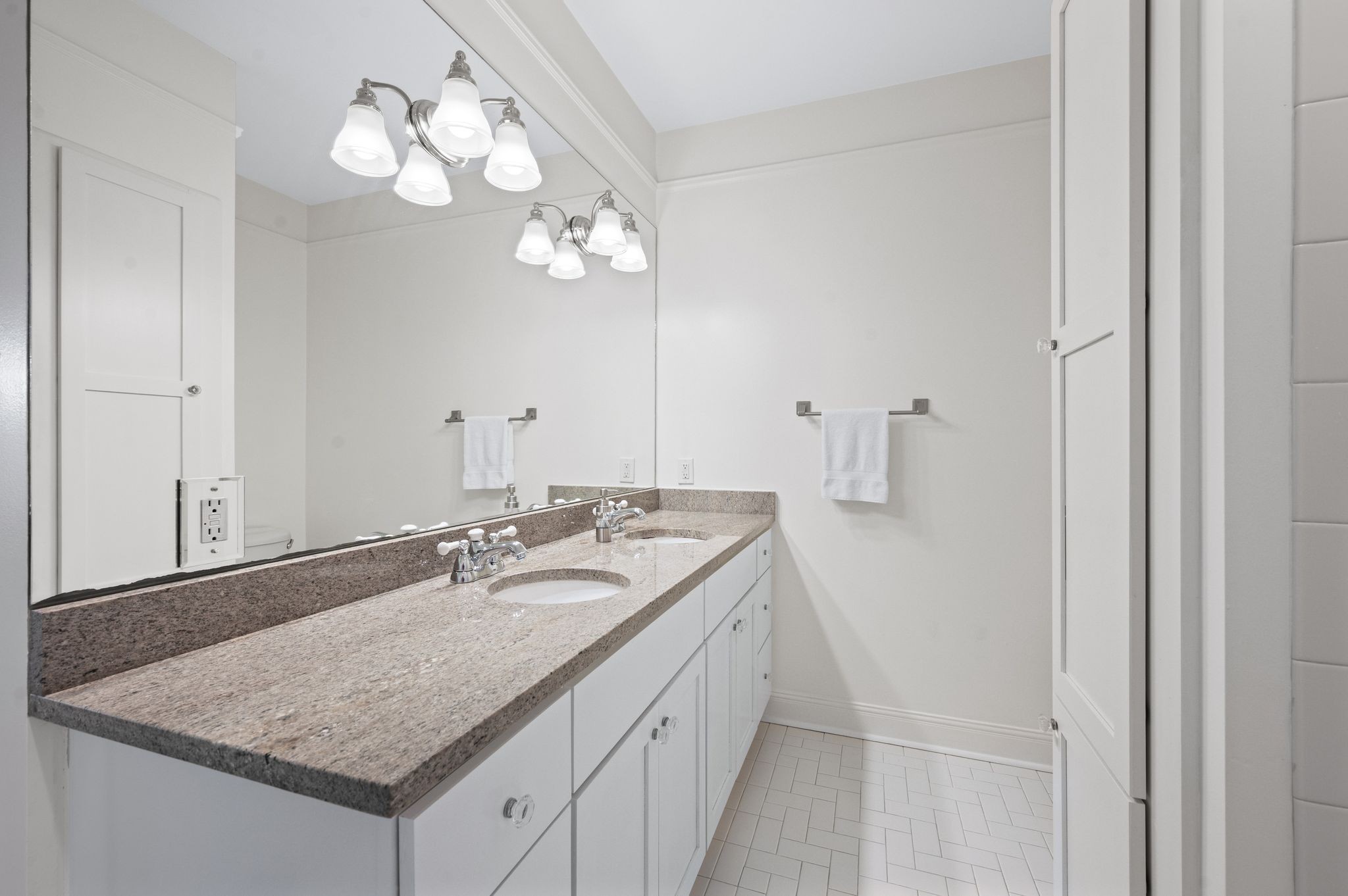 1015 Fatherland St Property Photo 39