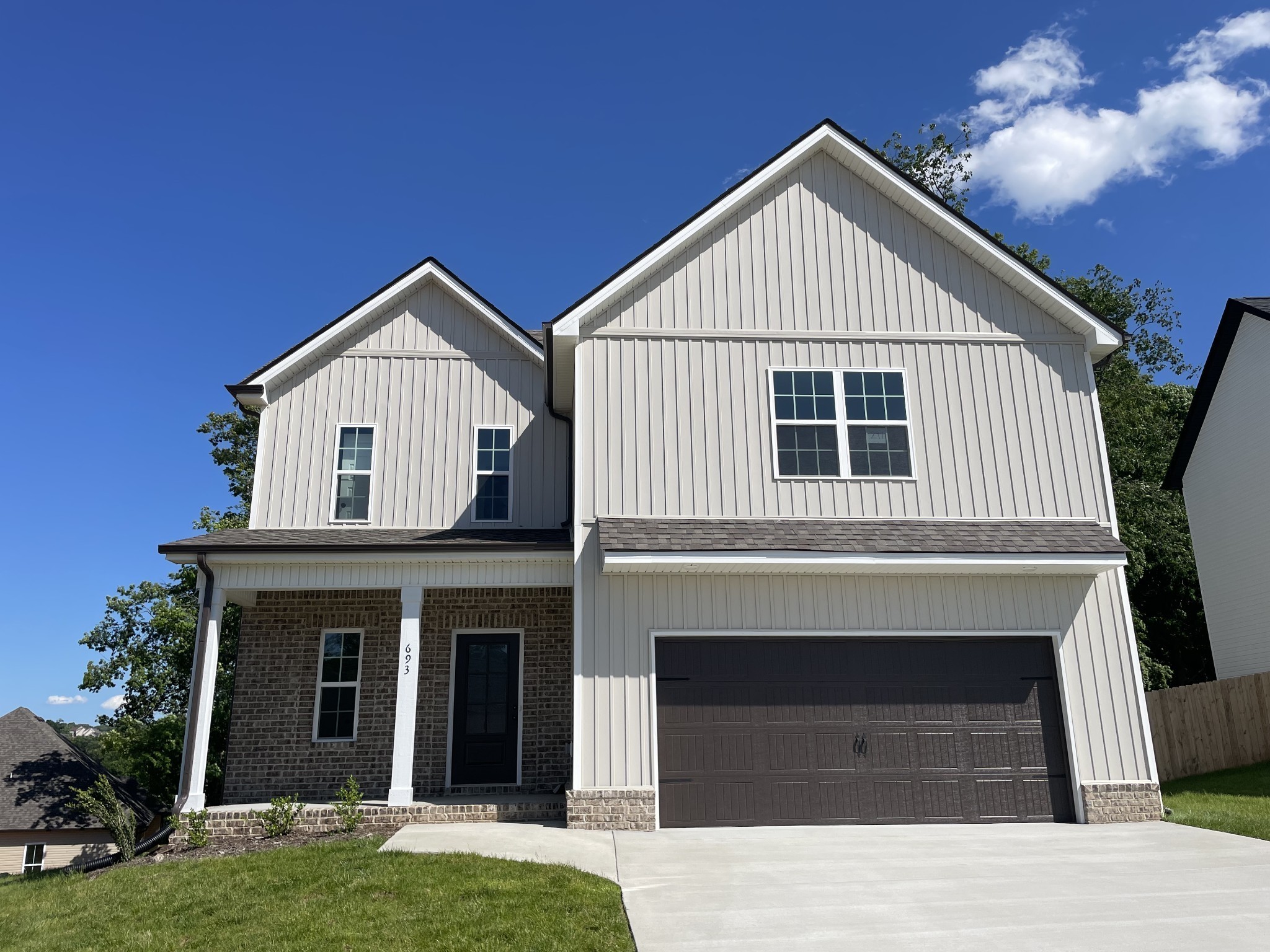 693 Eva Agnes Property Photo