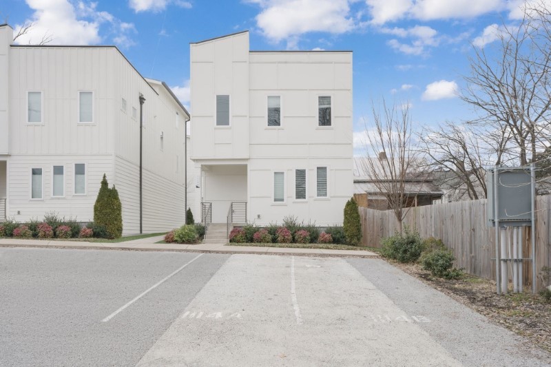 1114b 2nd Ave, S Property Photo 3