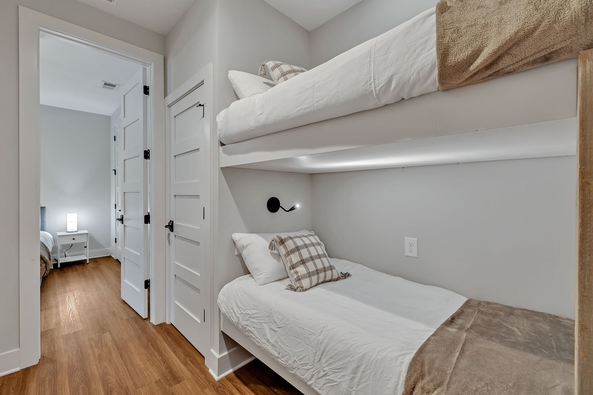 805b Bradford Ave Property Photo 4