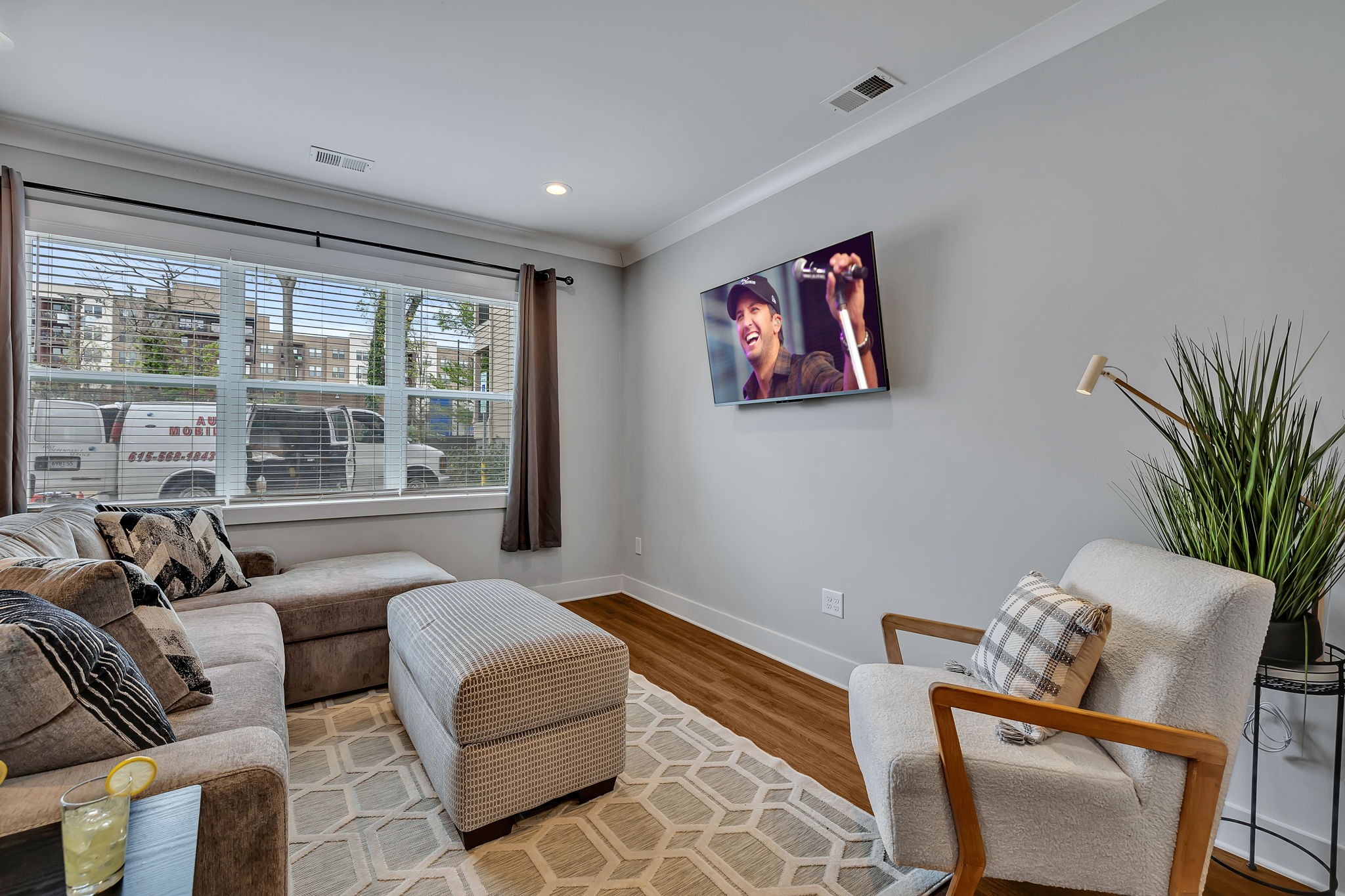 805b Bradford Ave Property Photo 8