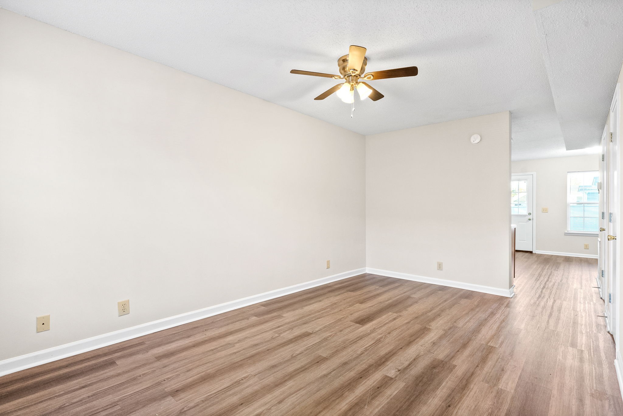 2303 Raleigh Ct Property Photo 3