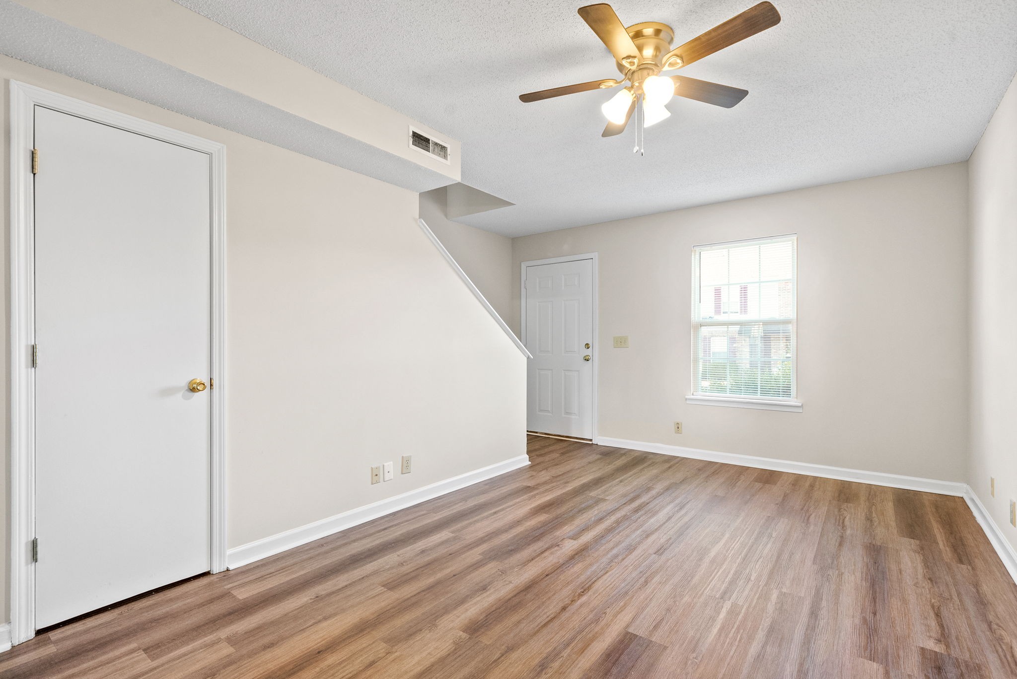 2303 Raleigh Ct Property Photo 5