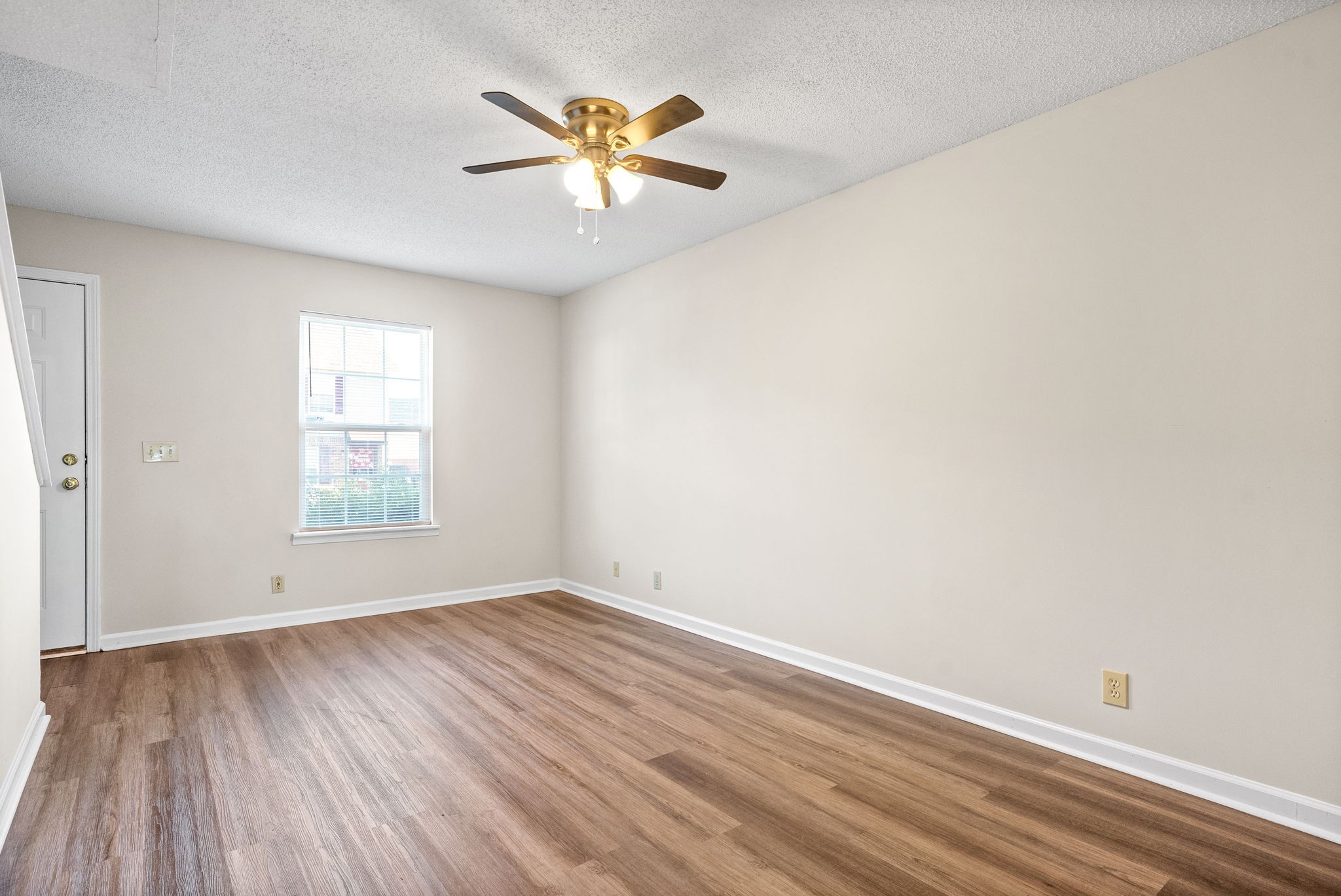 2303 Raleigh Ct Property Photo 6