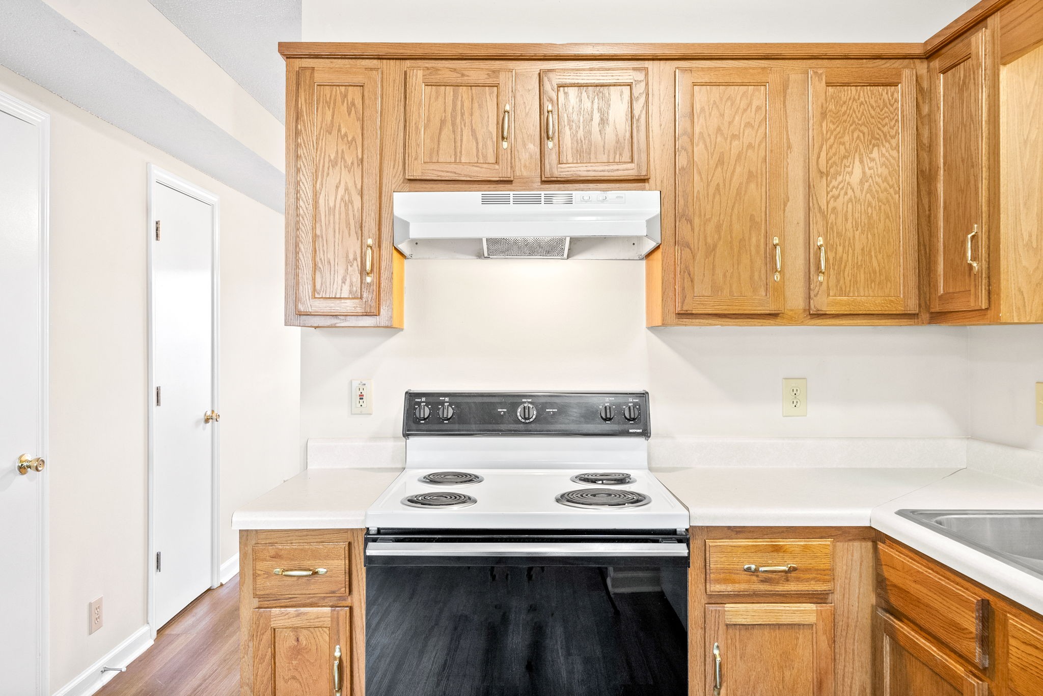 2303 Raleigh Ct Property Photo 9