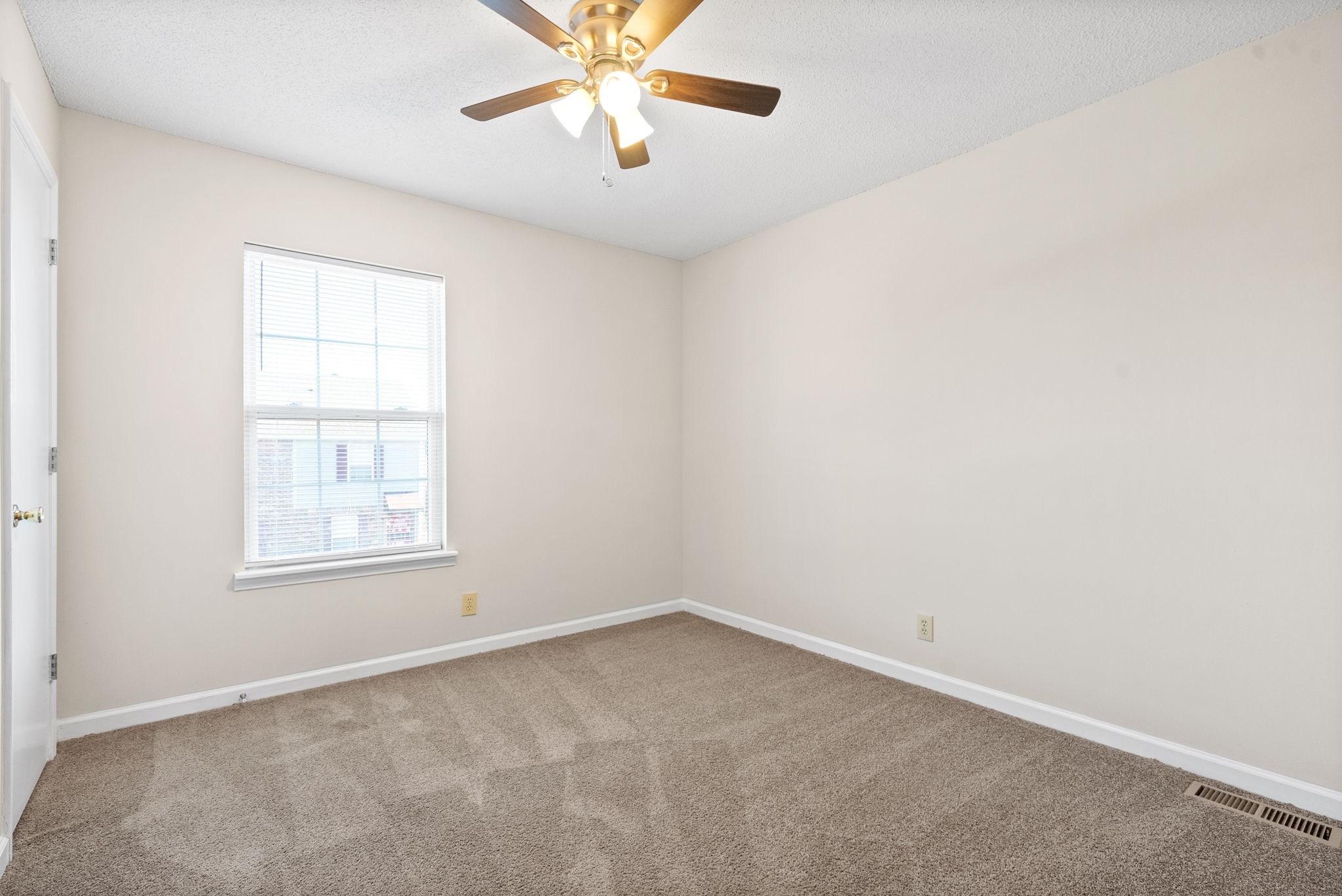 2303 Raleigh Ct Property Photo 20