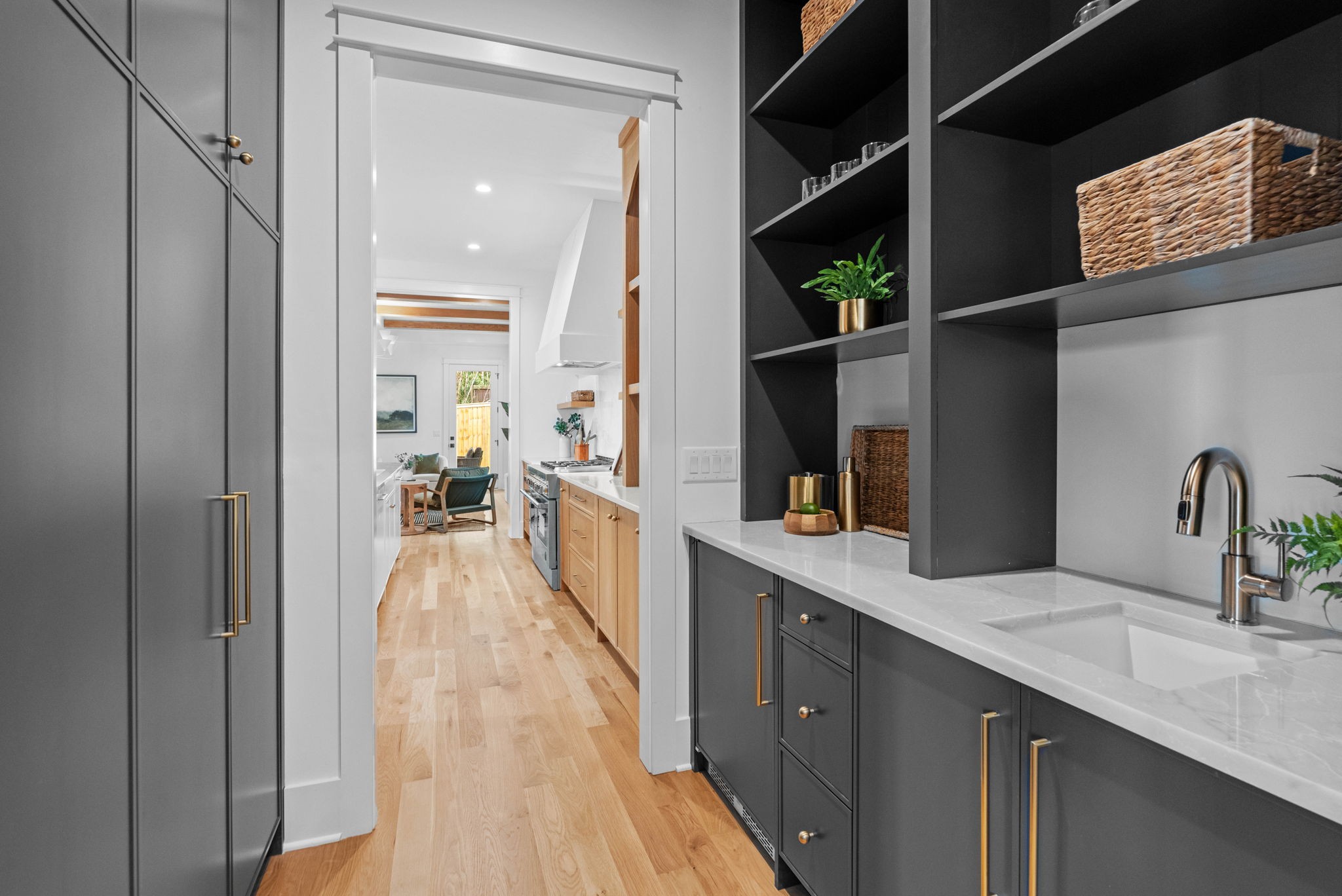 3411 Richards St Property Photo 5