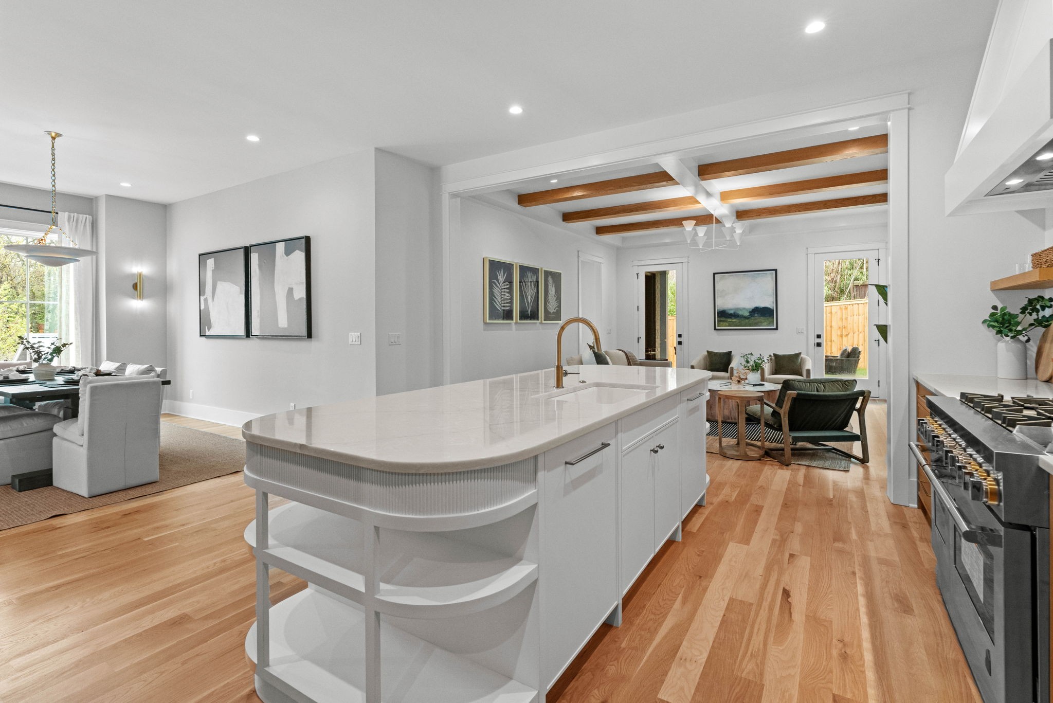 3411 Richards St Property Photo 7