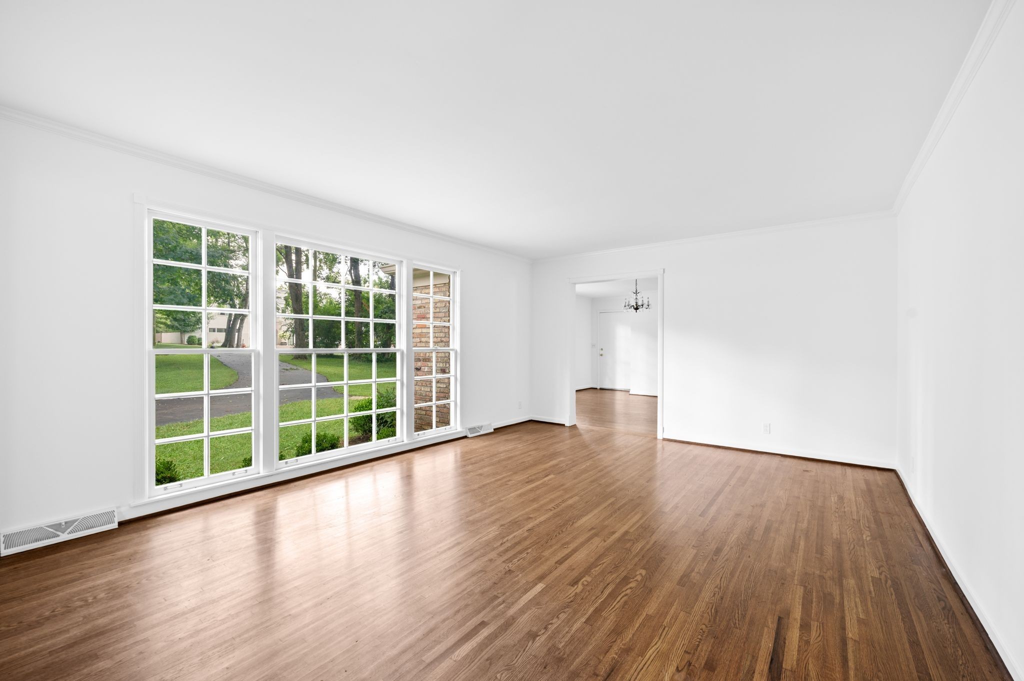 703 Woodleigh Dr Property Photo 4