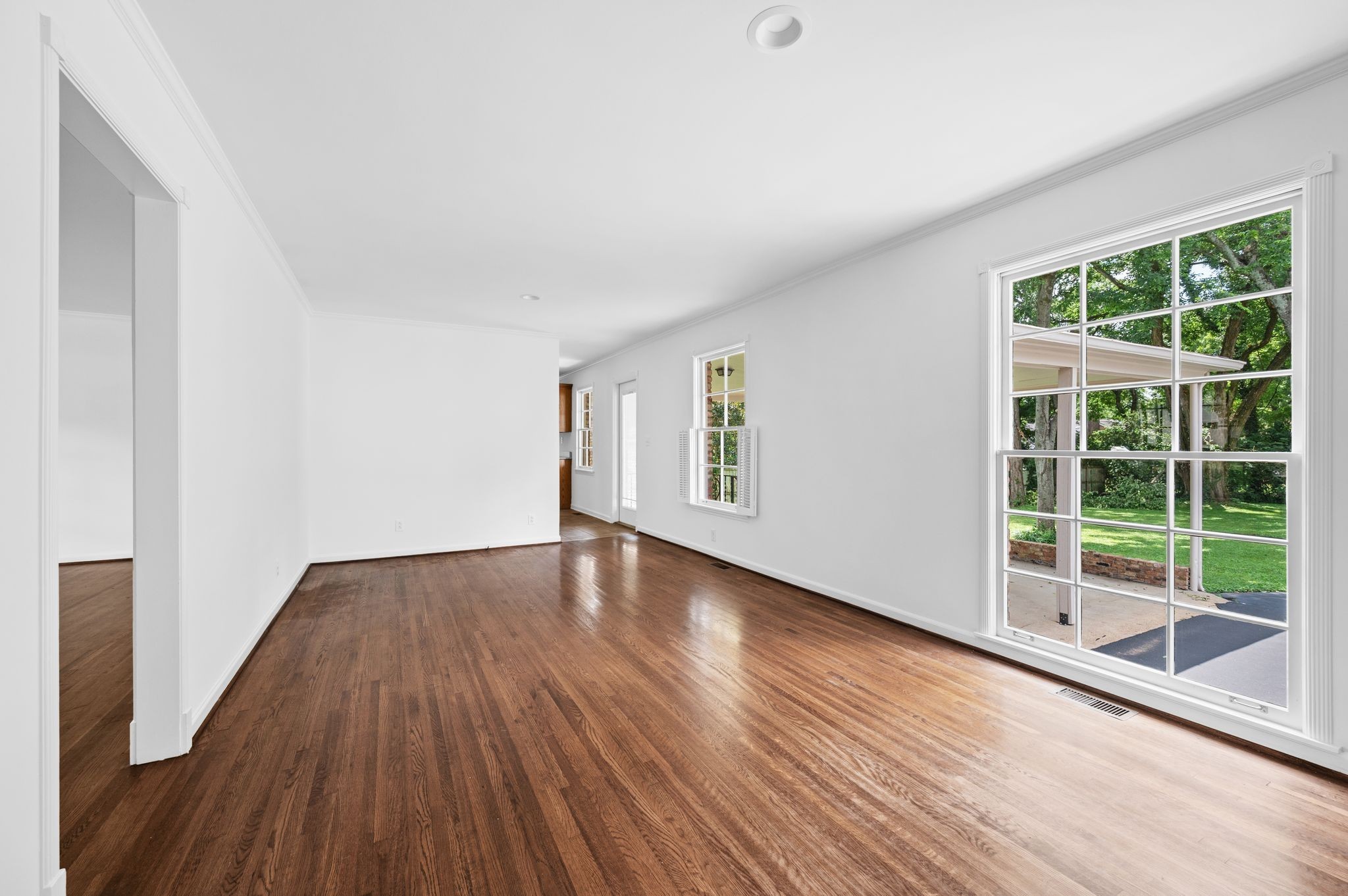 703 Woodleigh Dr Property Photo 6