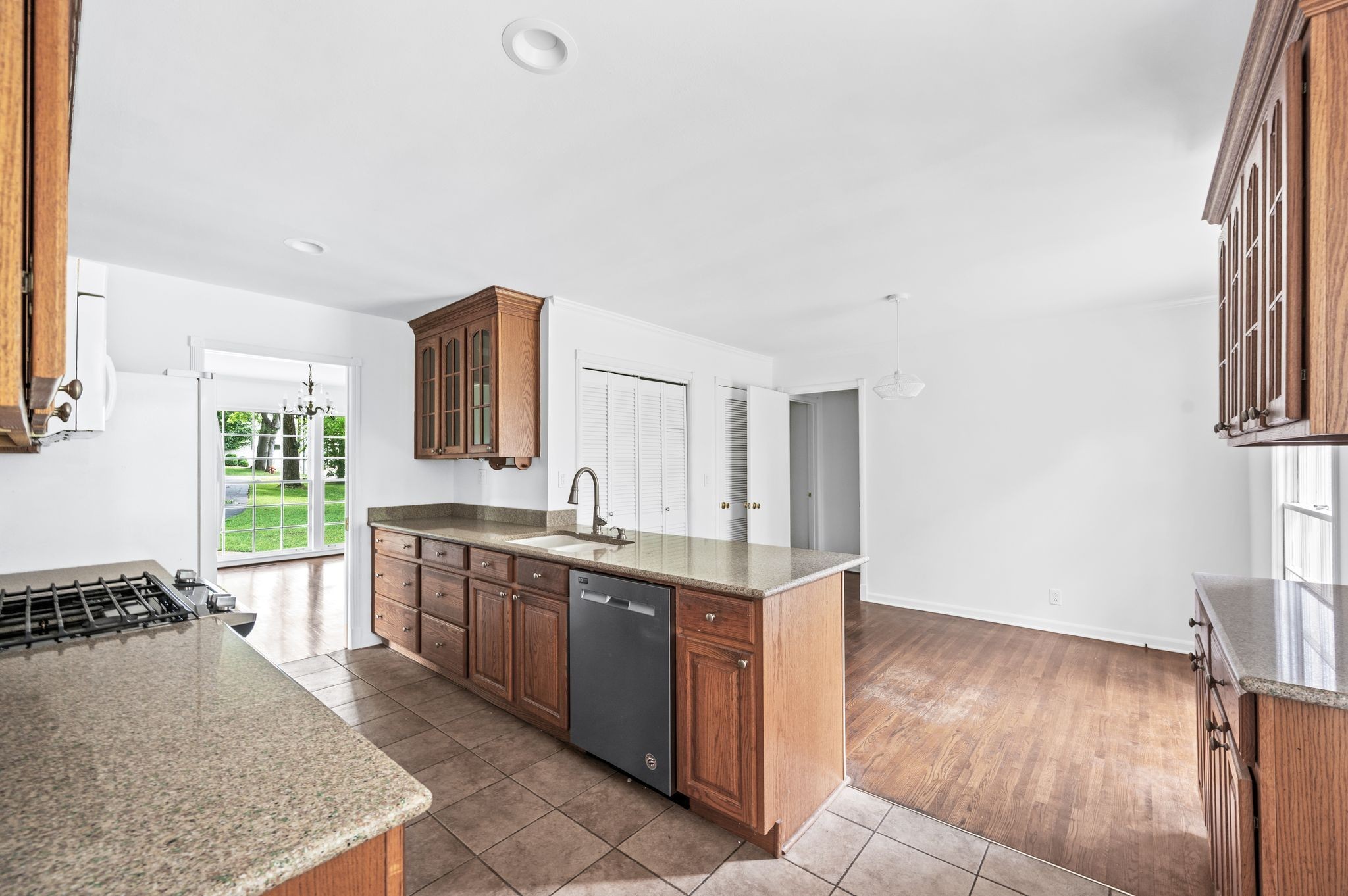 703 Woodleigh Dr Property Photo 8