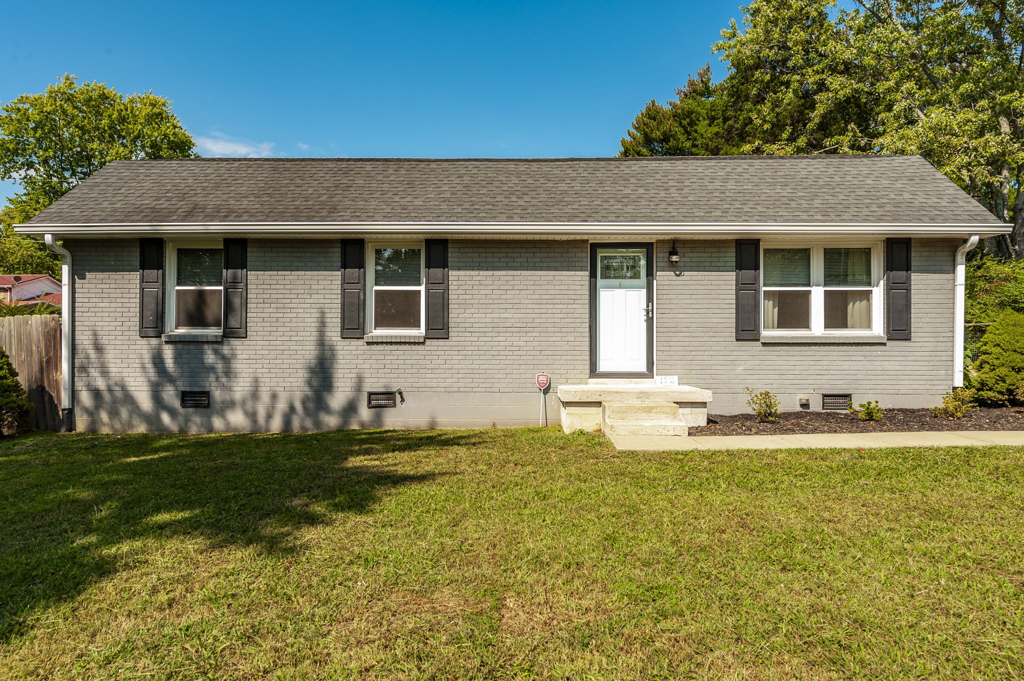 1711 Woodside Dr Property Photo