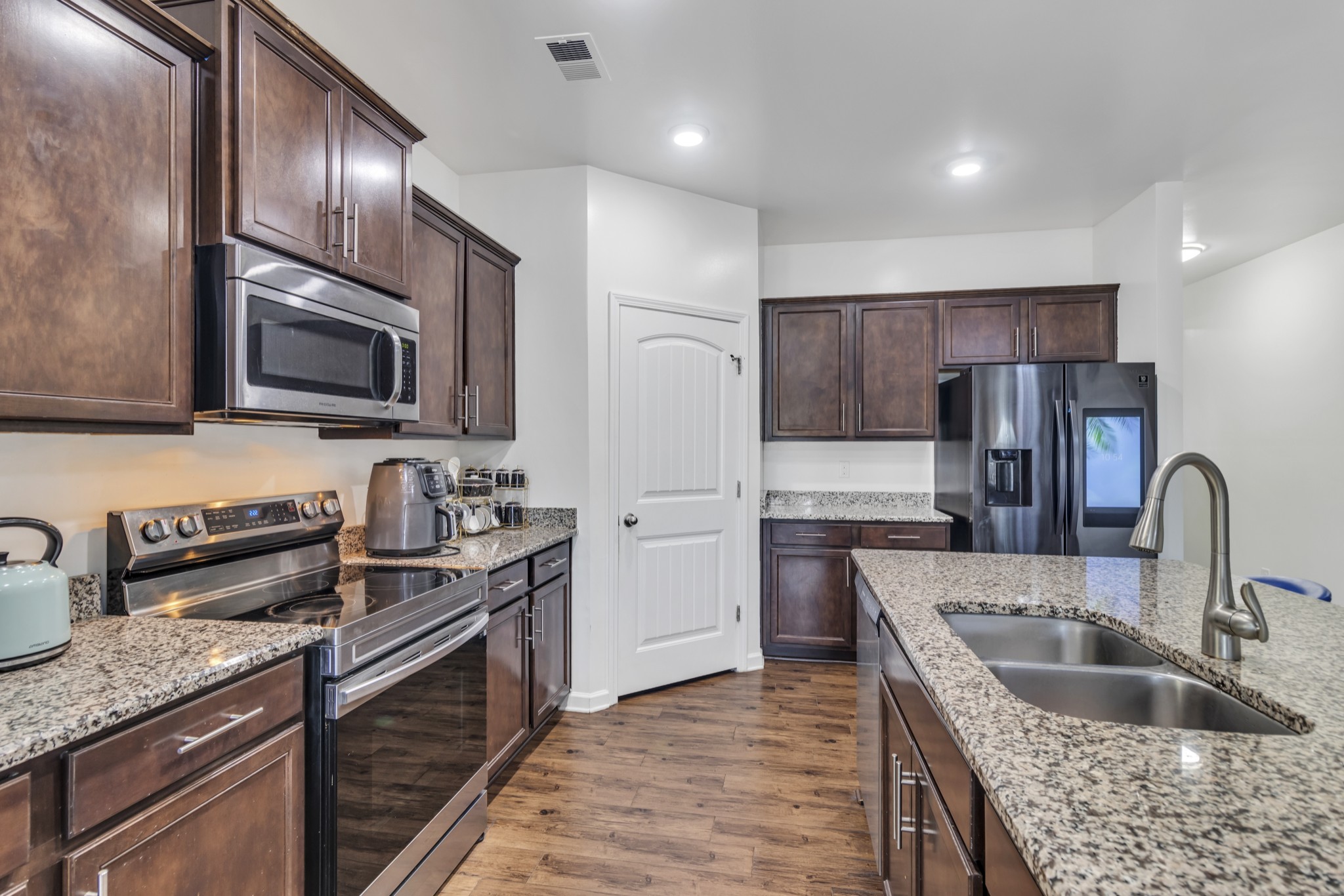 838 Seven Oaks Blvd Property Photo 13