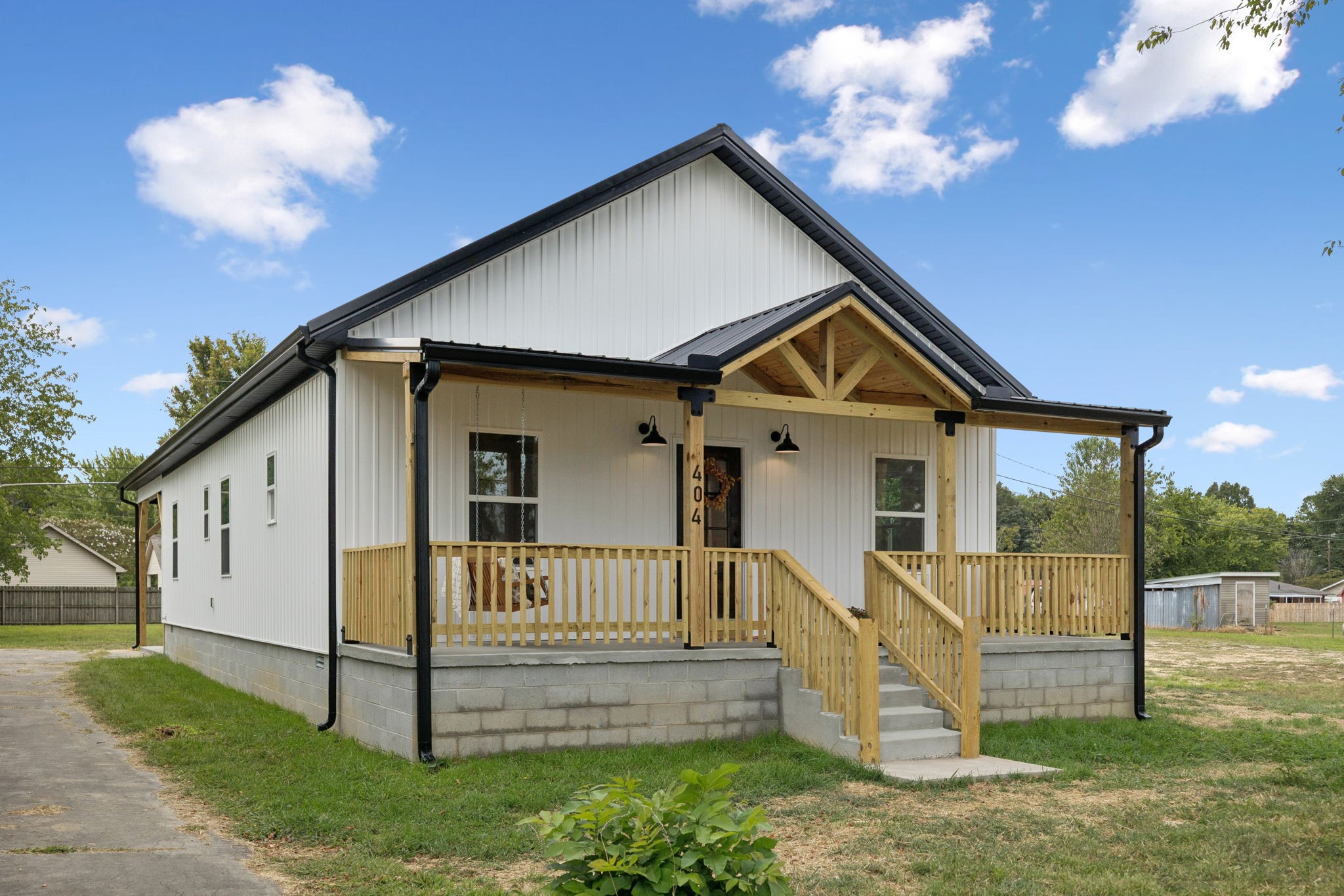 404 W 4th Ave Property Photo 3