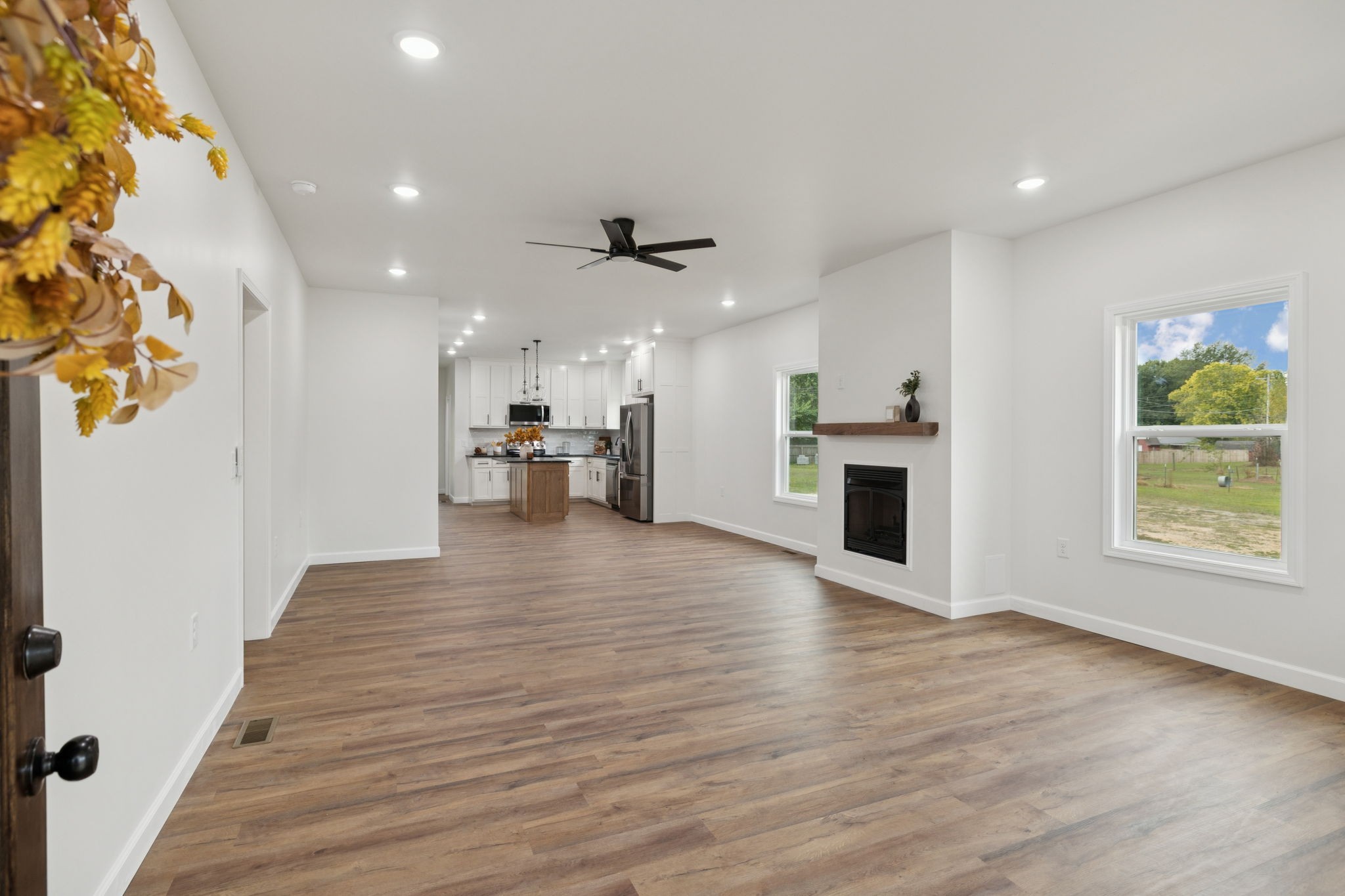 404 W 4th Ave Property Photo 11