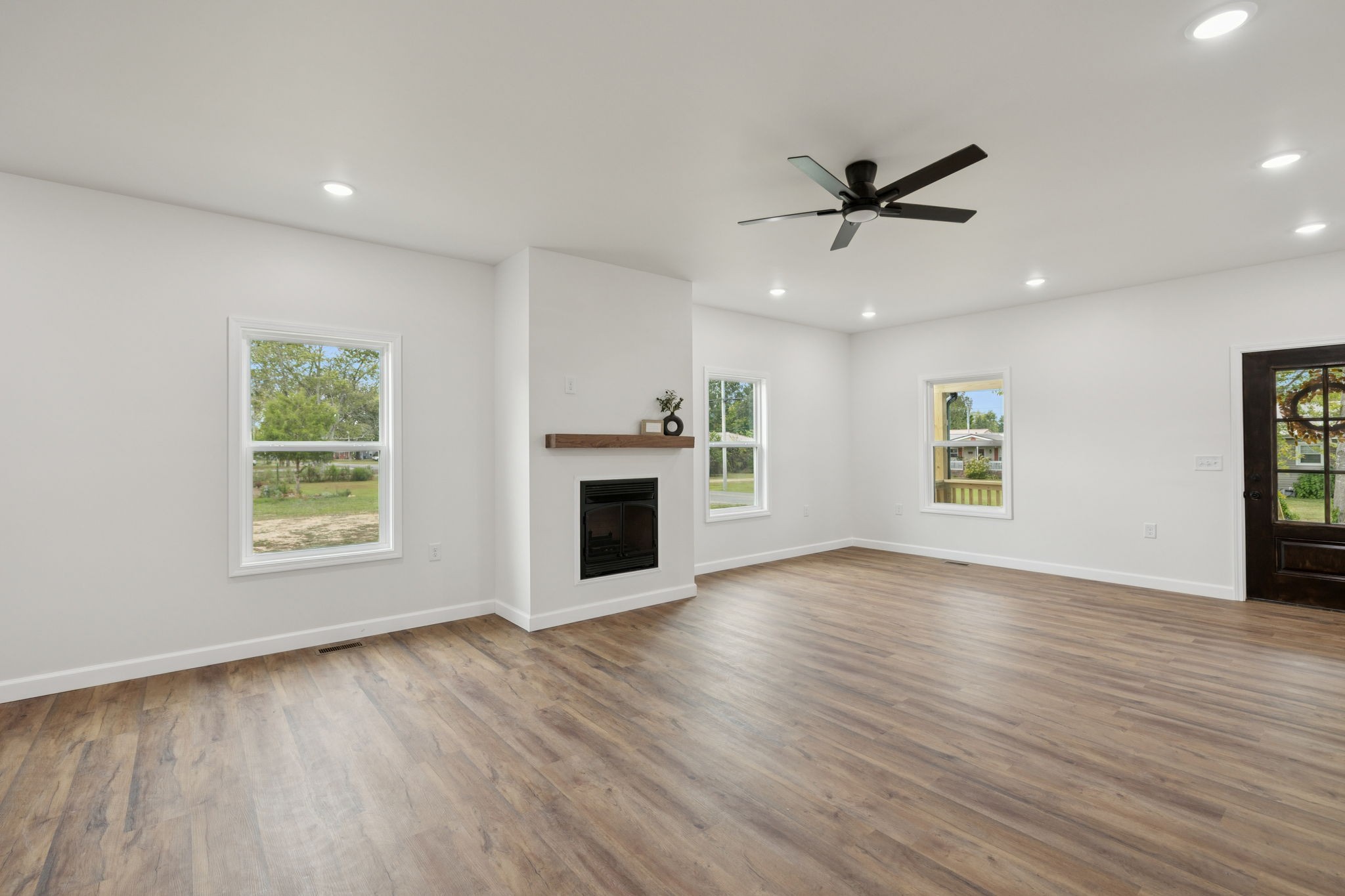 404 W 4th Ave Property Photo 25