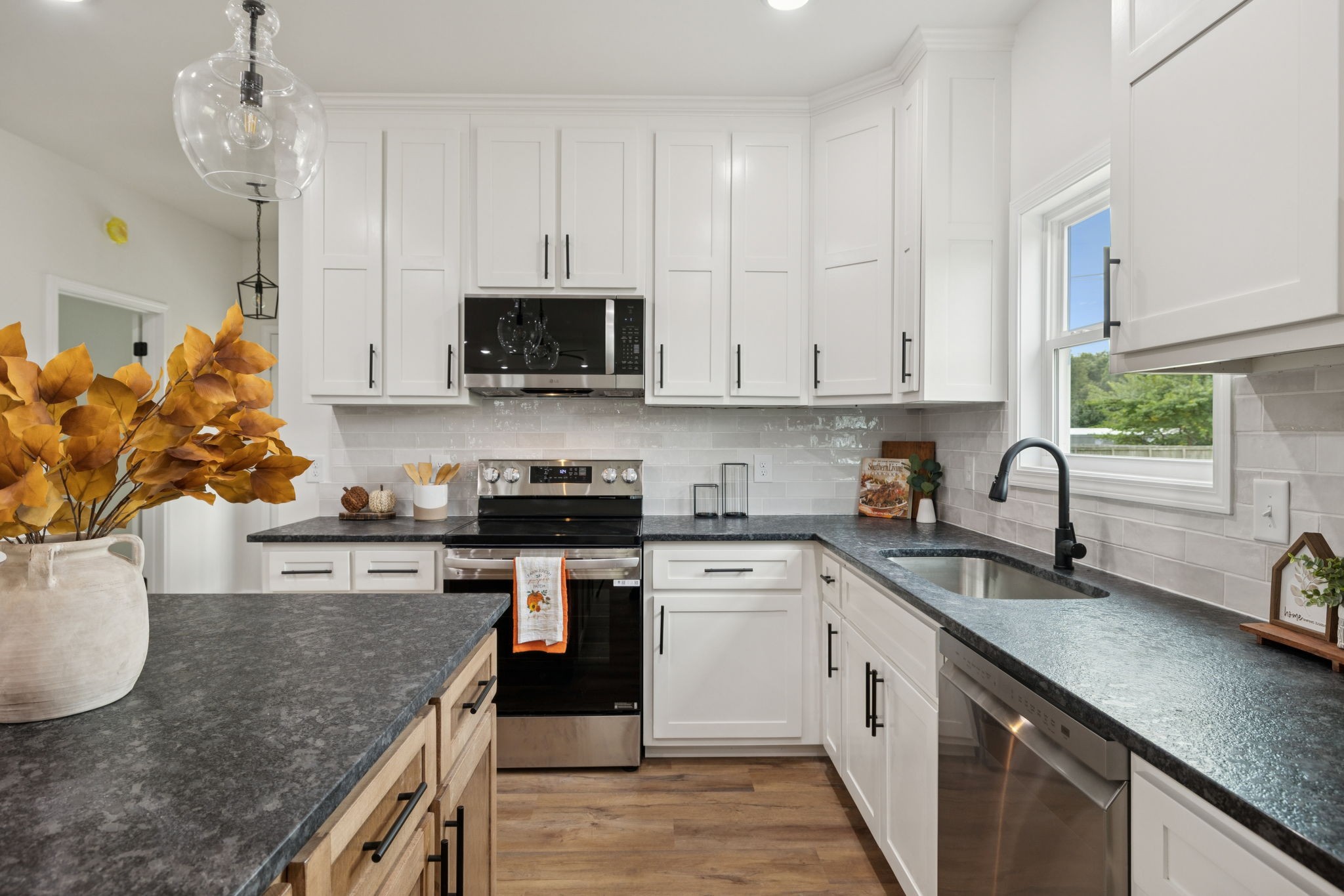 404 W 4th Ave Property Photo 31