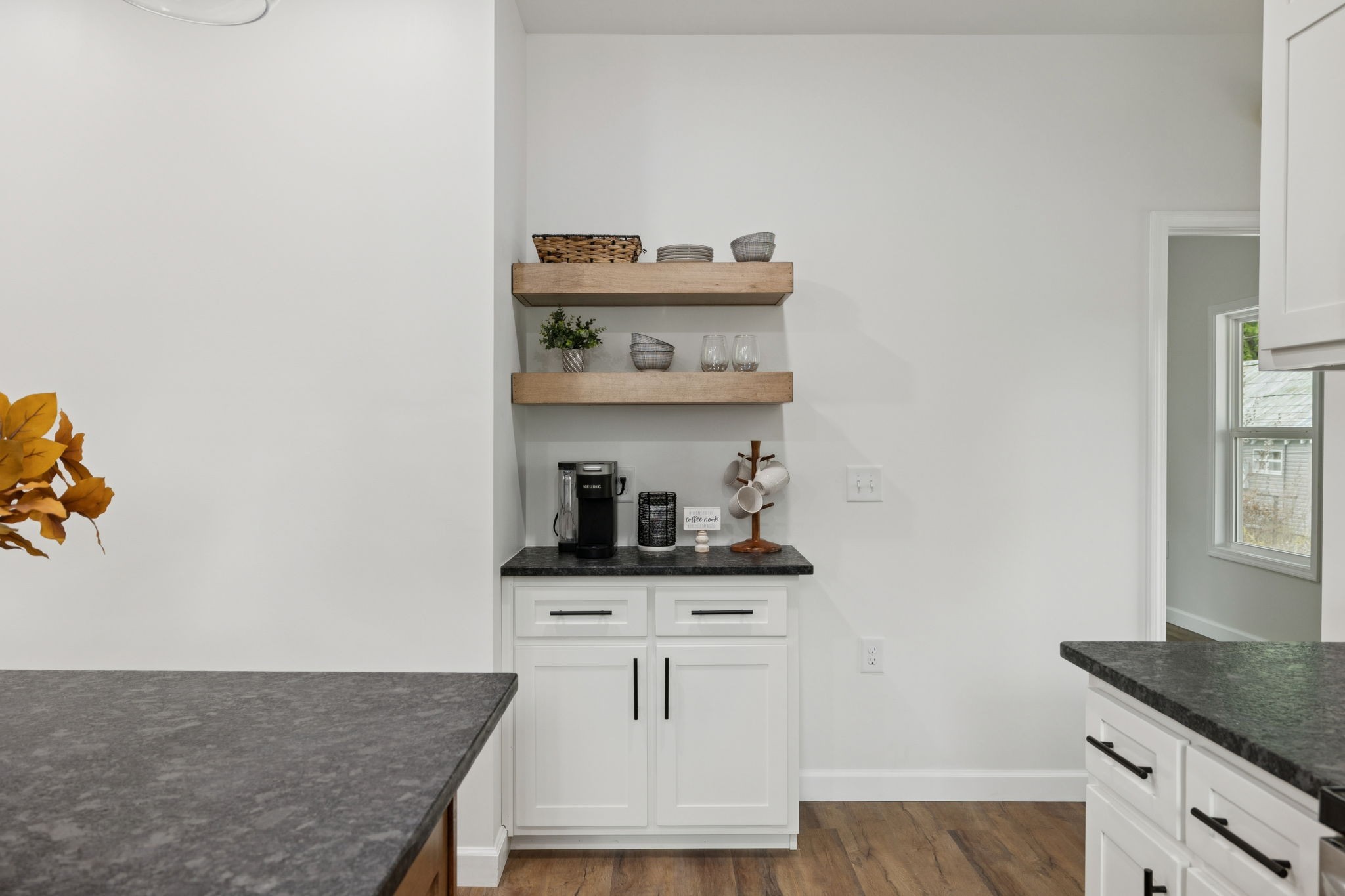 404 W 4th Ave Property Photo 32