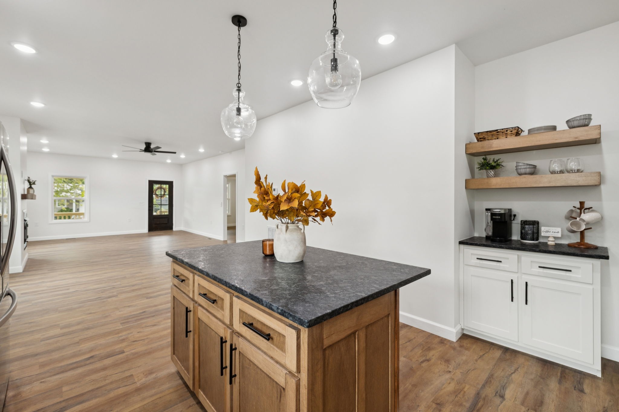 404 W 4th Ave Property Photo 33