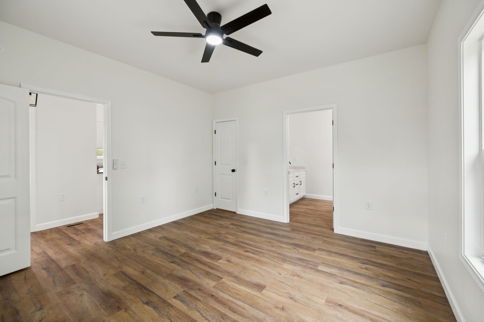 404 W 4th Ave Property Photo 40