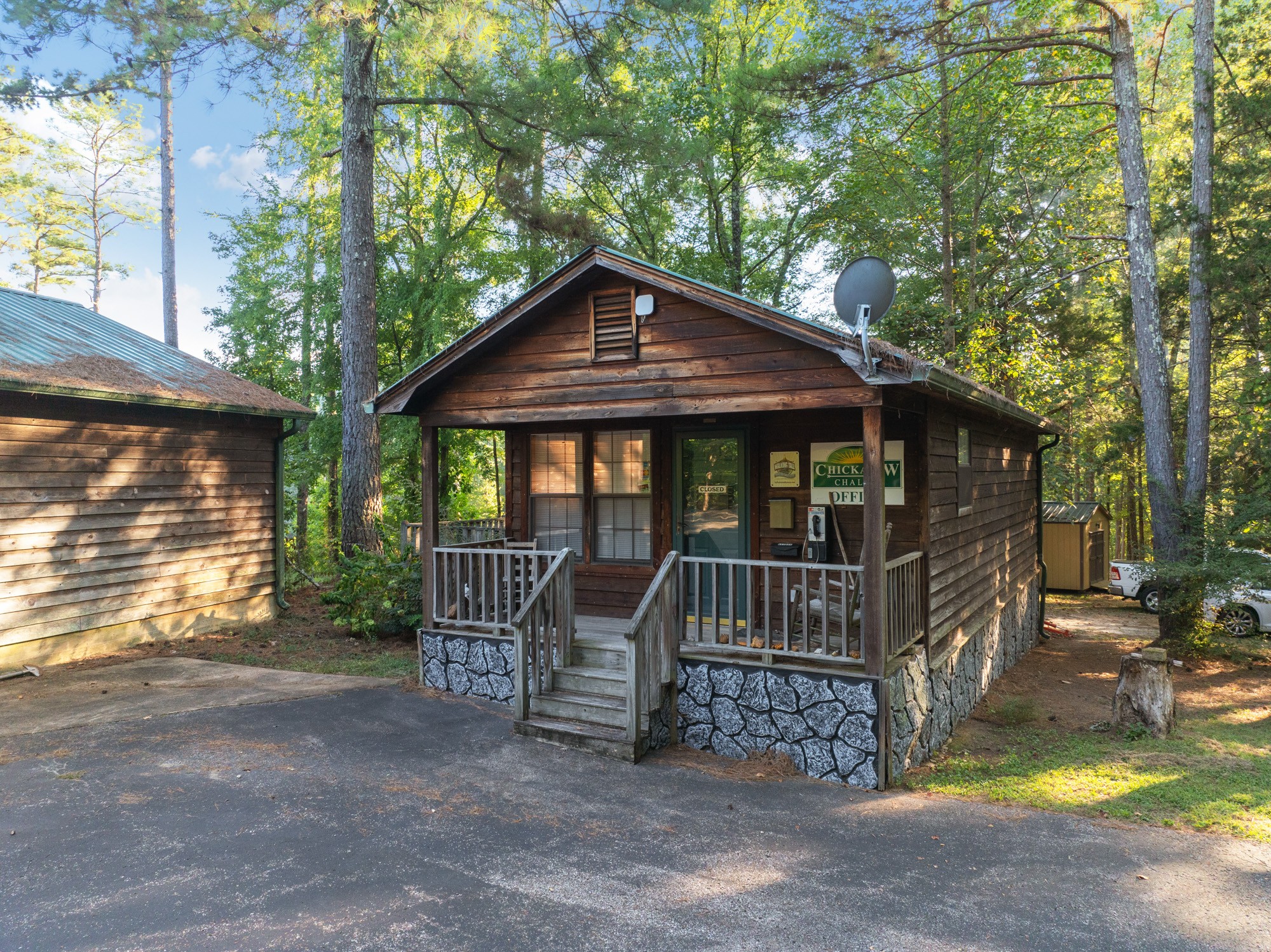 115 Chalet Ln Property Photo 2