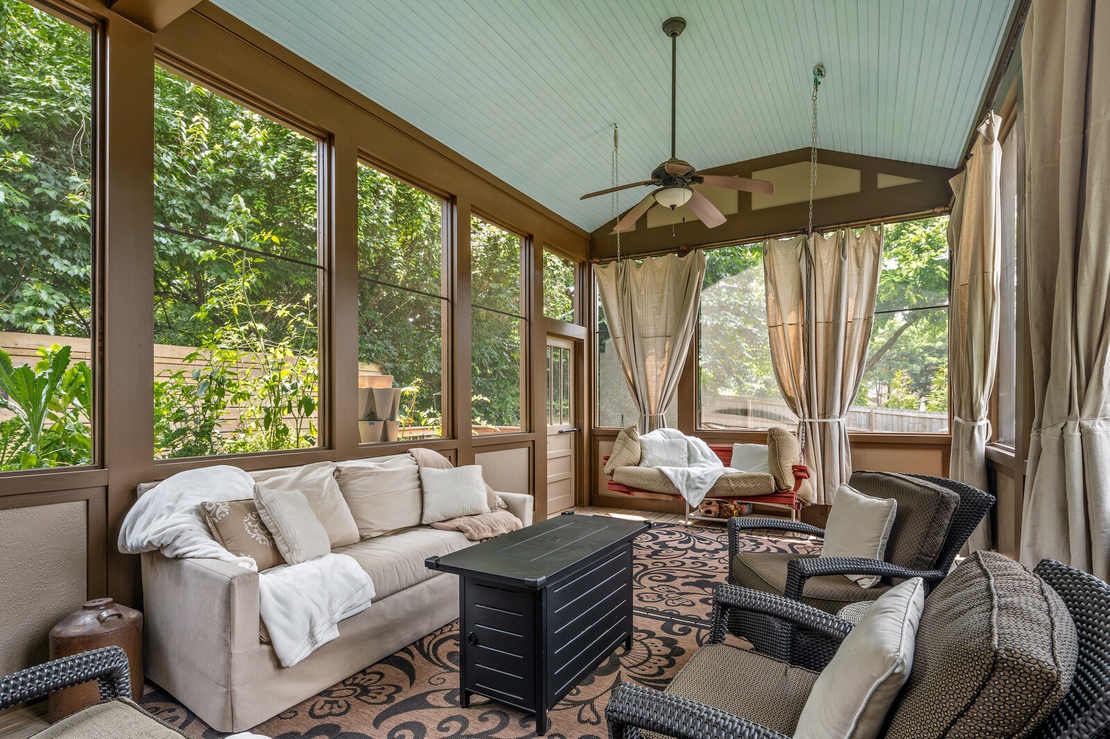 4189 Belmont Park Ter Property Photo 7