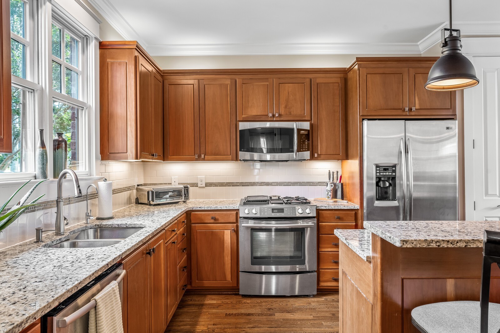 4189 Belmont Park Ter Property Photo 10