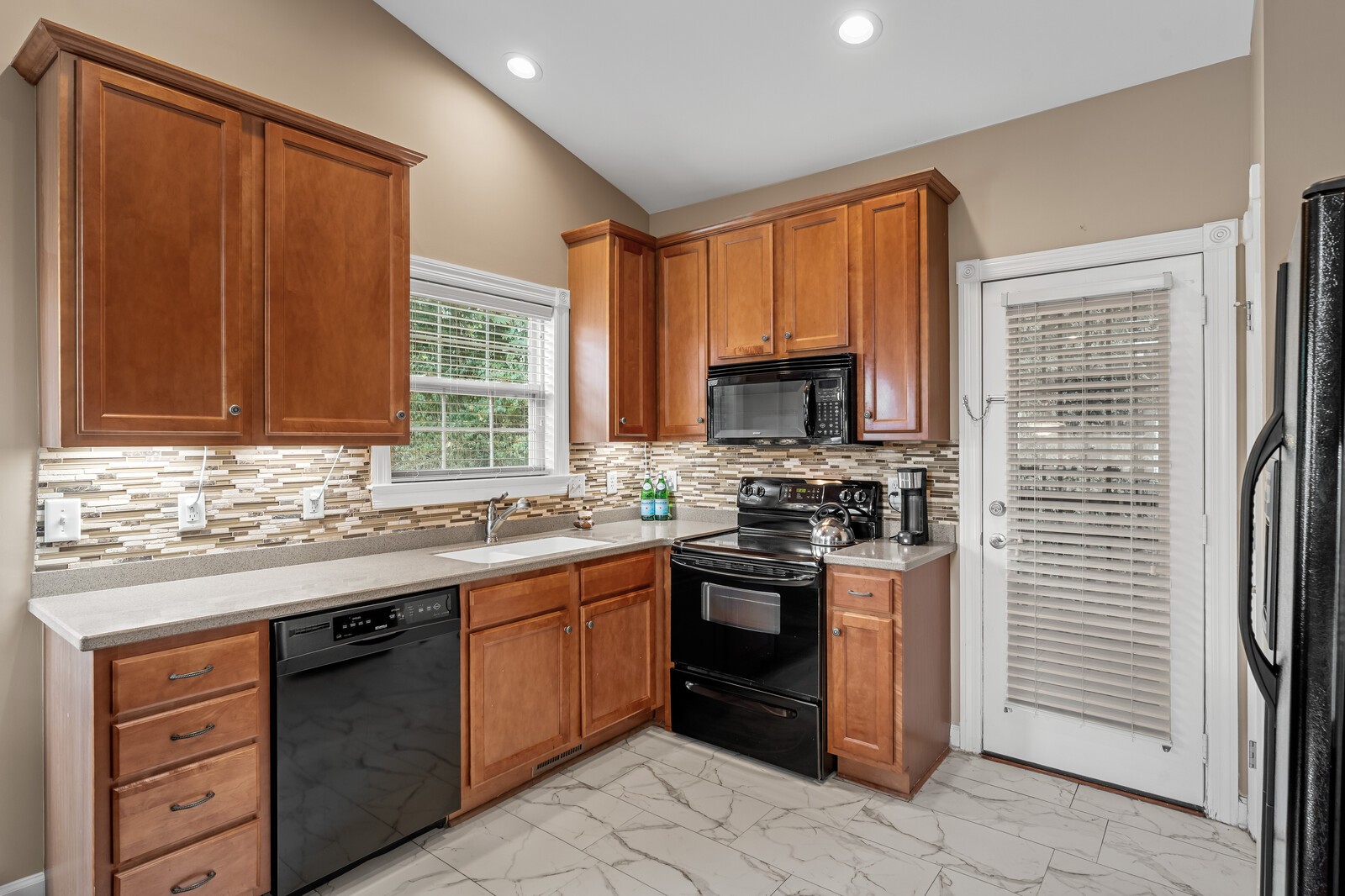 320 Riverstone Blvd Property Photo 10