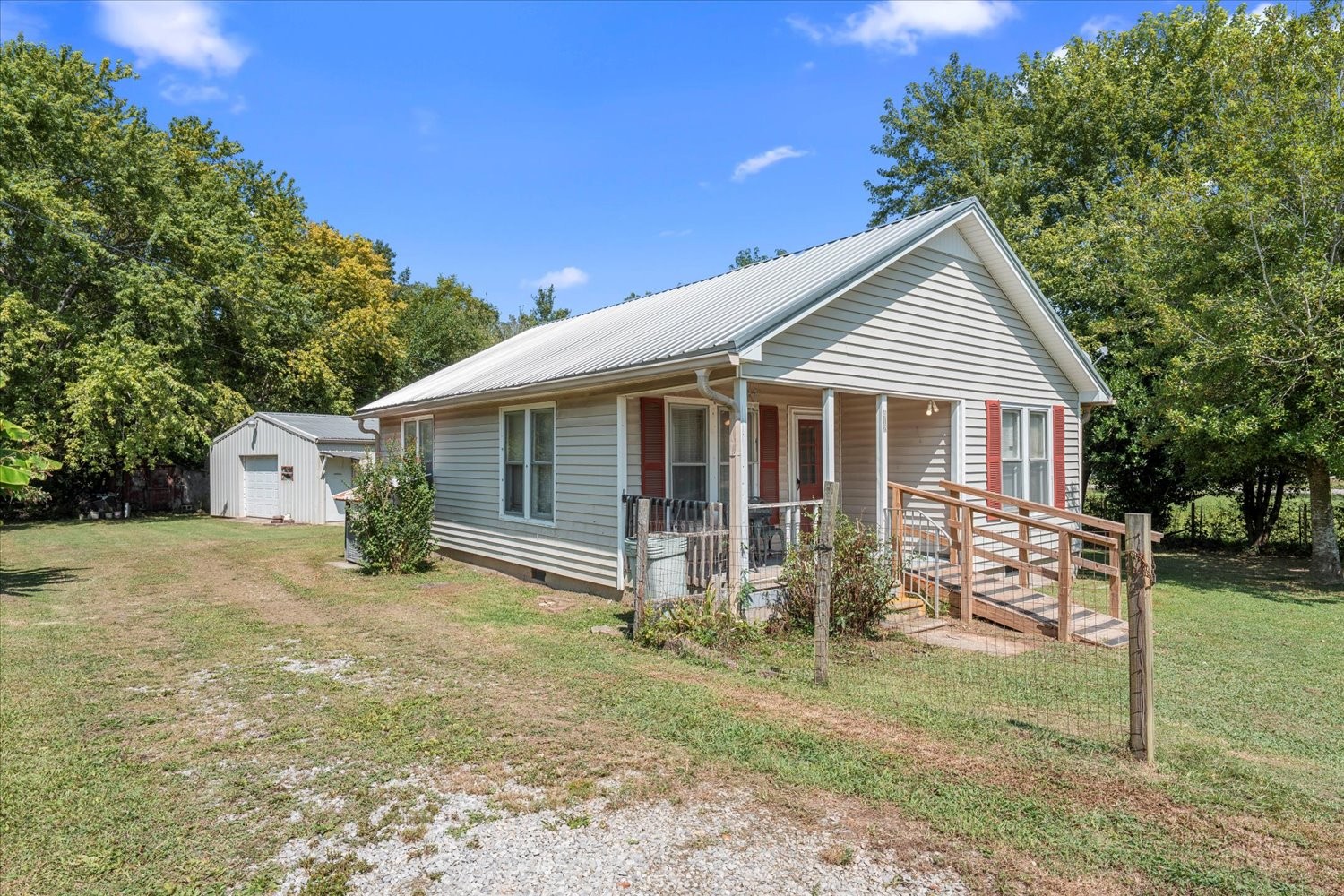 412 E College St Property Photo 2