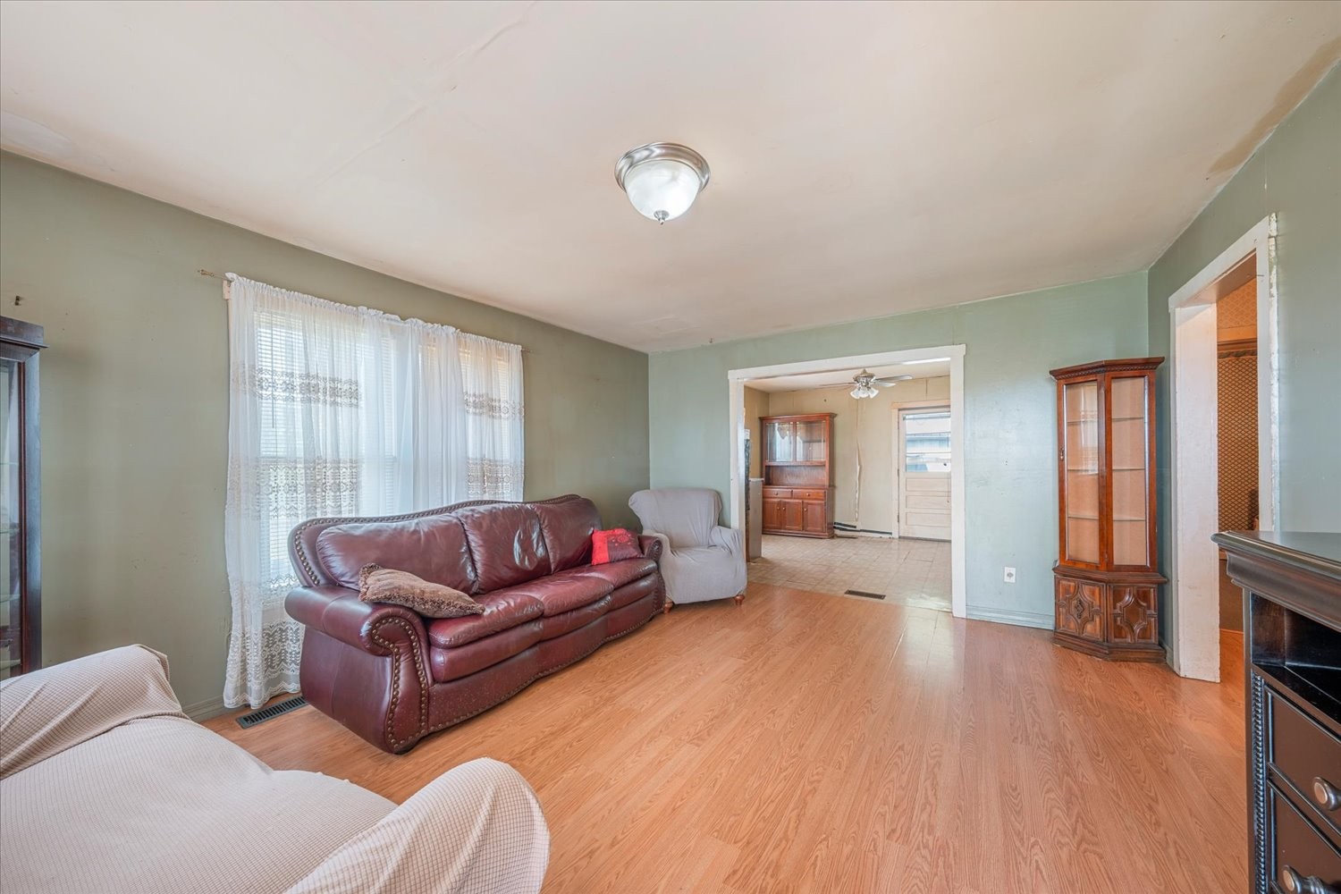 412 E College St Property Photo 3