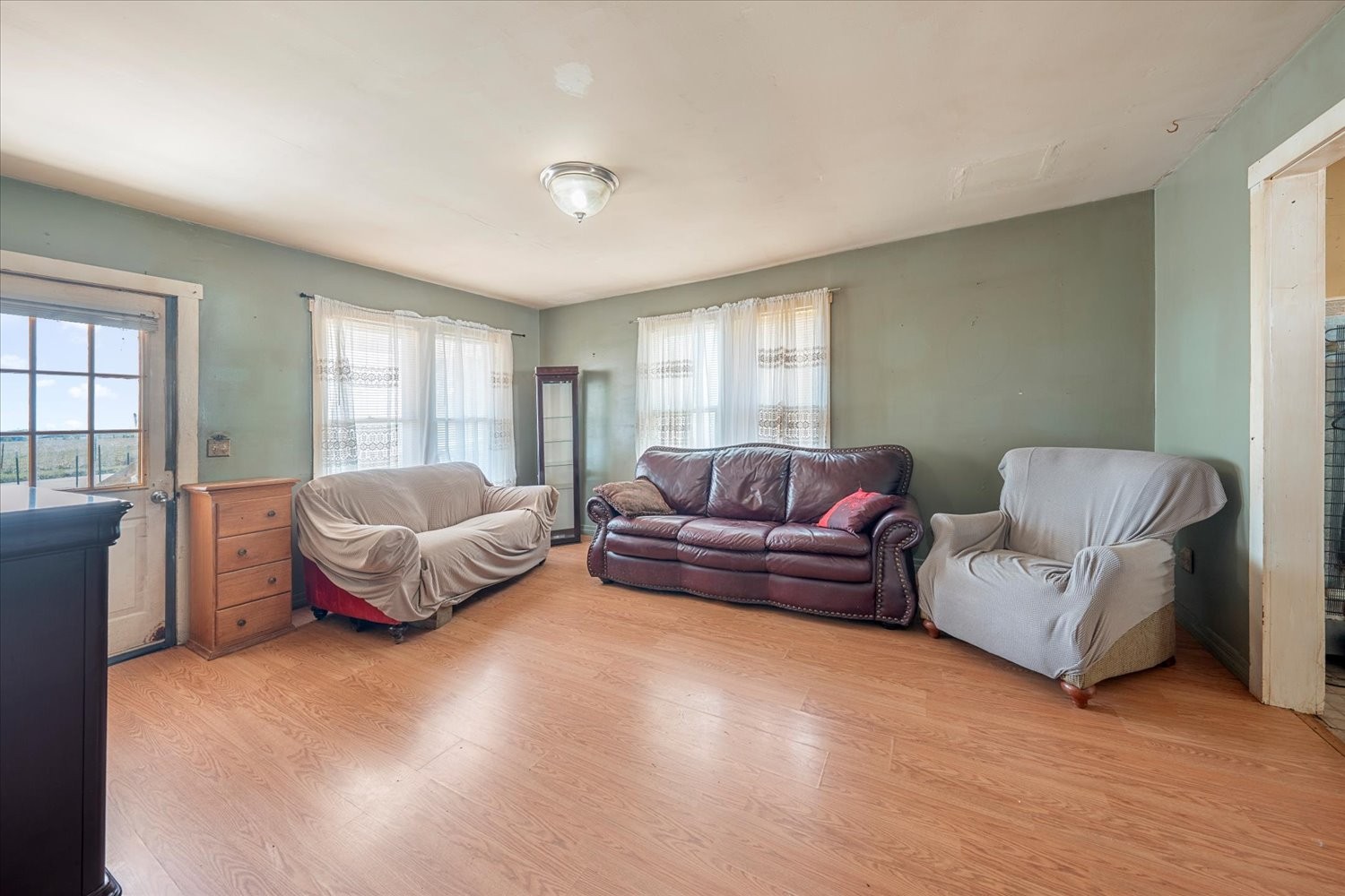 412 E College St Property Photo 4